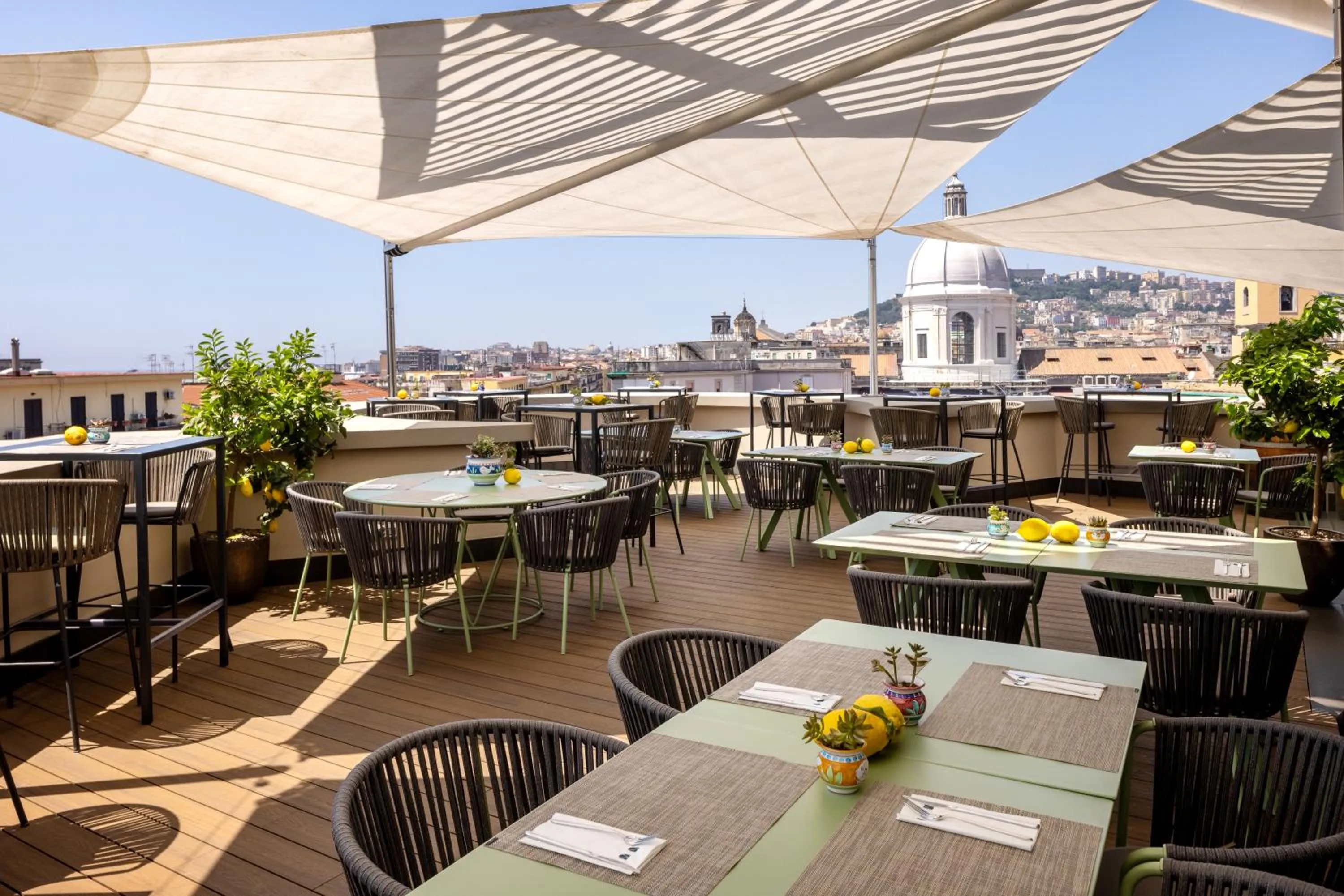 Restaurant/places to eat in UNA Hotels Napoli