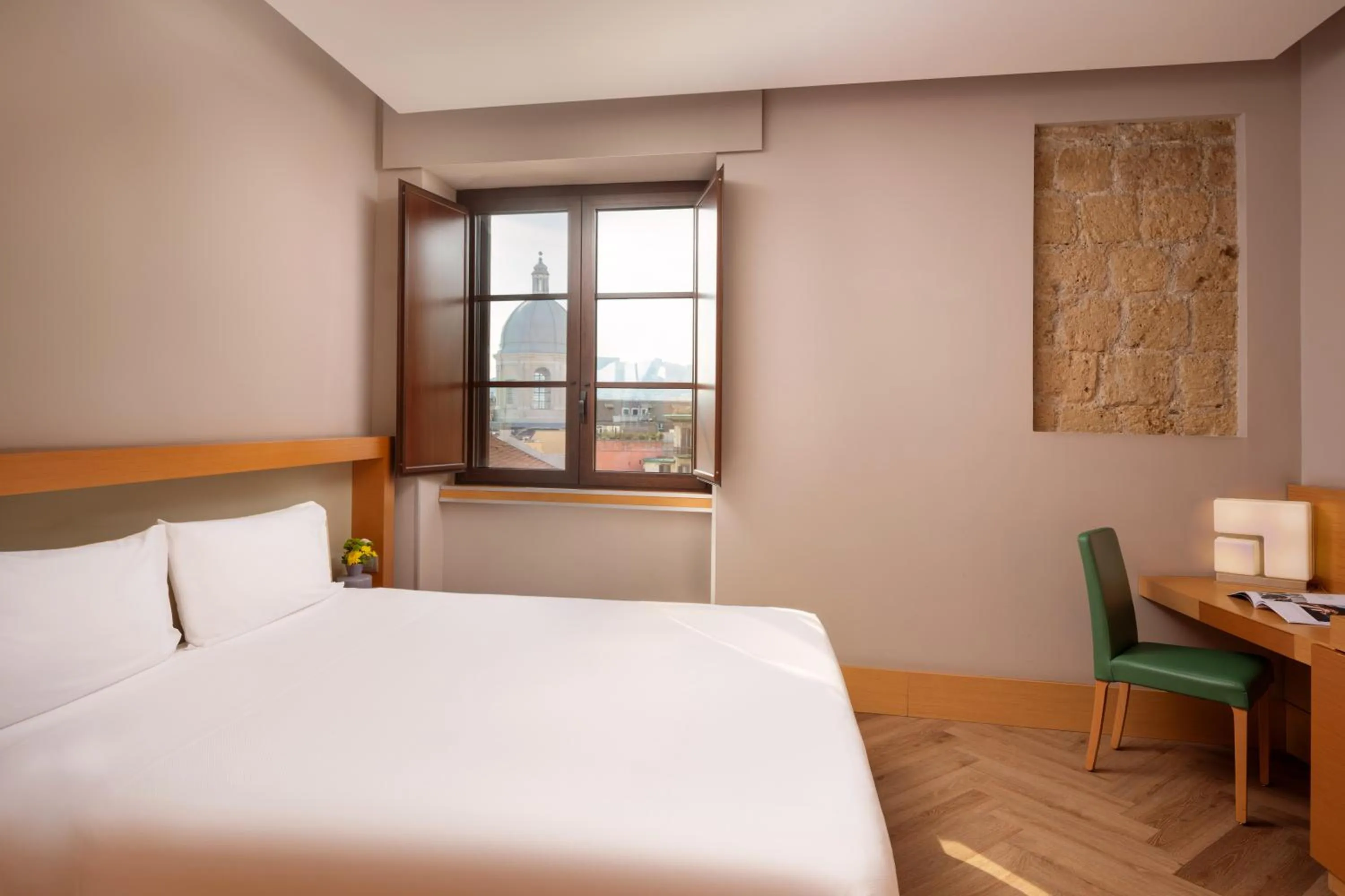 Bedroom, Bed in UNA Hotels Napoli