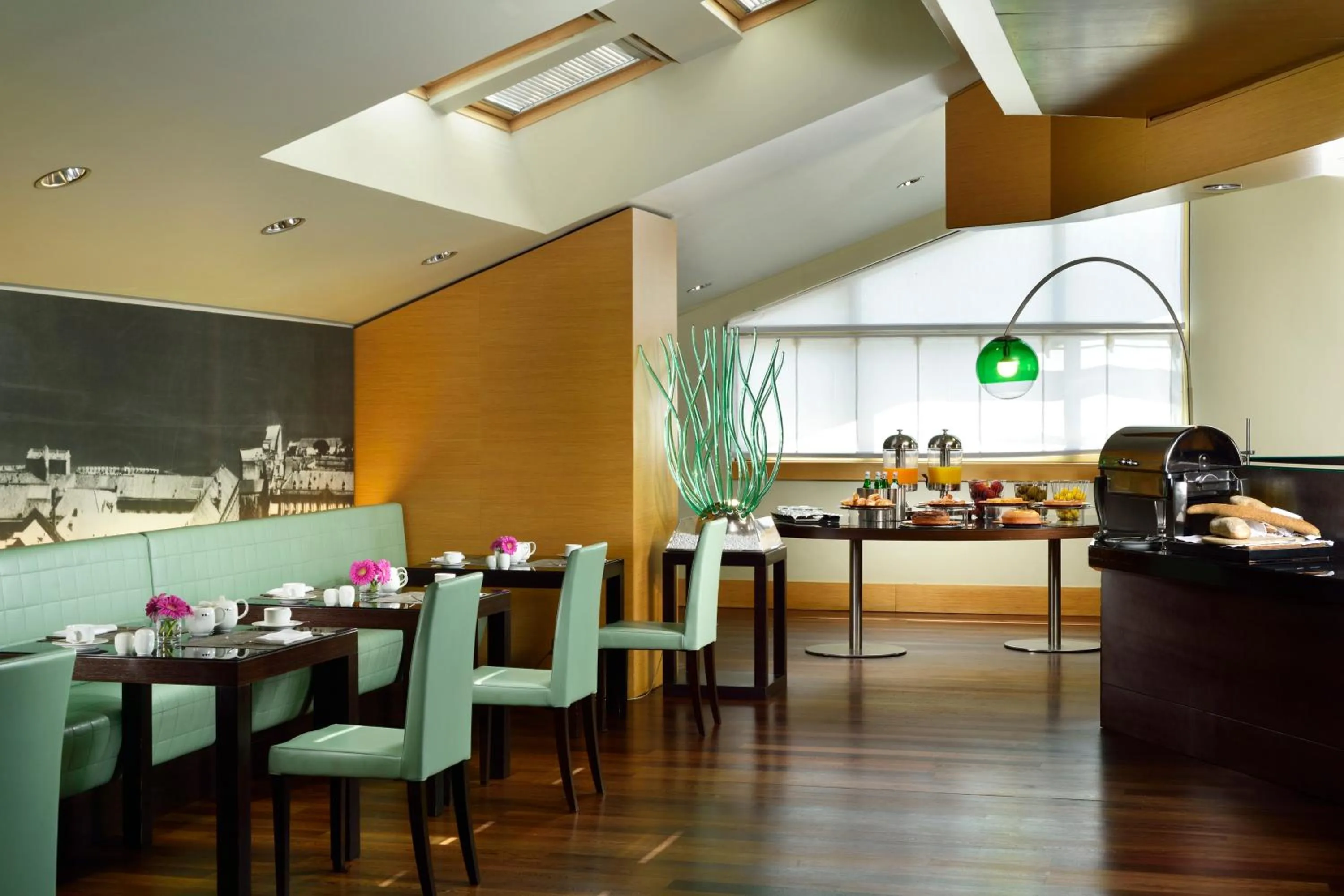 Restaurant/places to eat in UNA Hotels Napoli