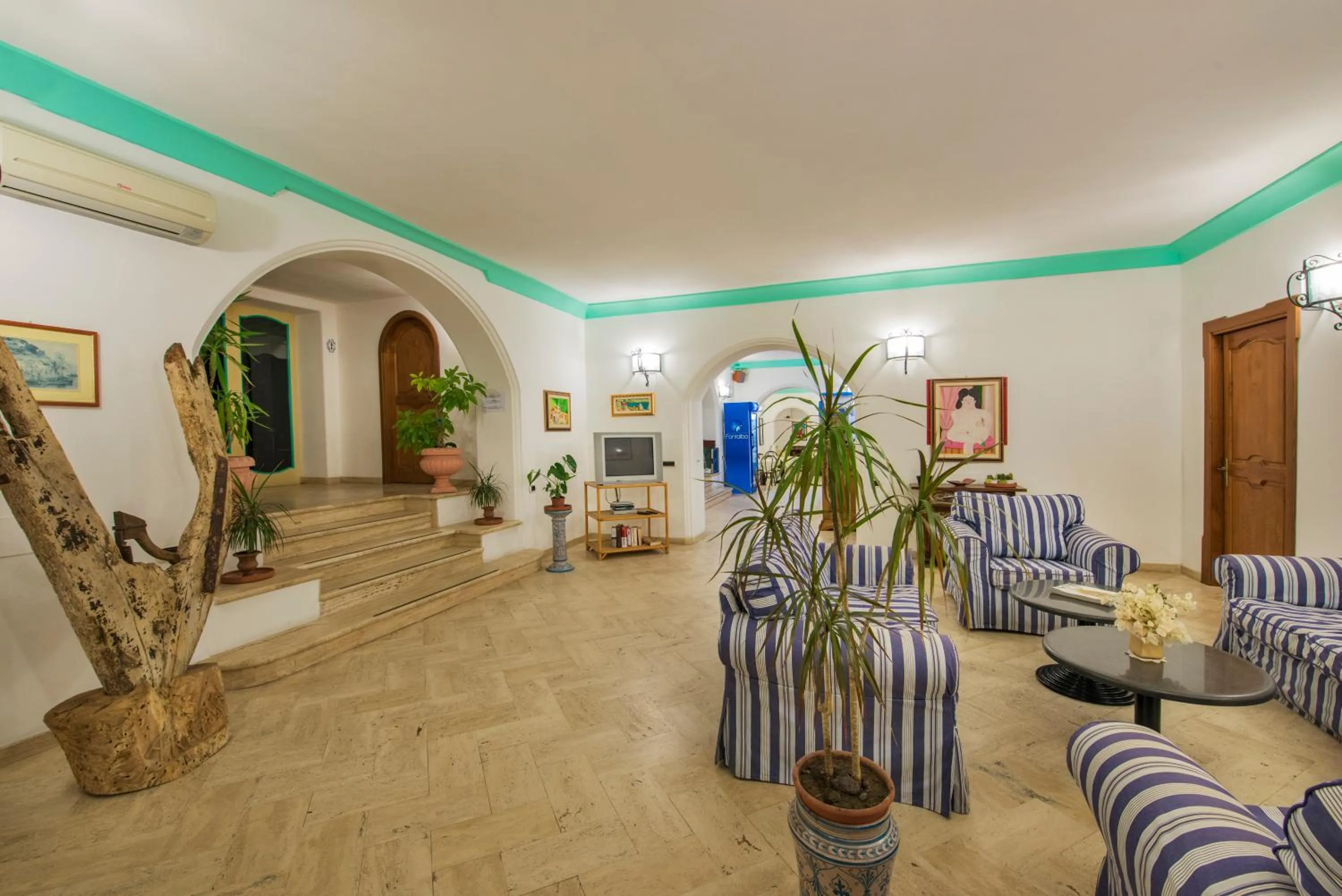 Communal lounge/ TV room in Hotel Ossidiana Stromboli Center