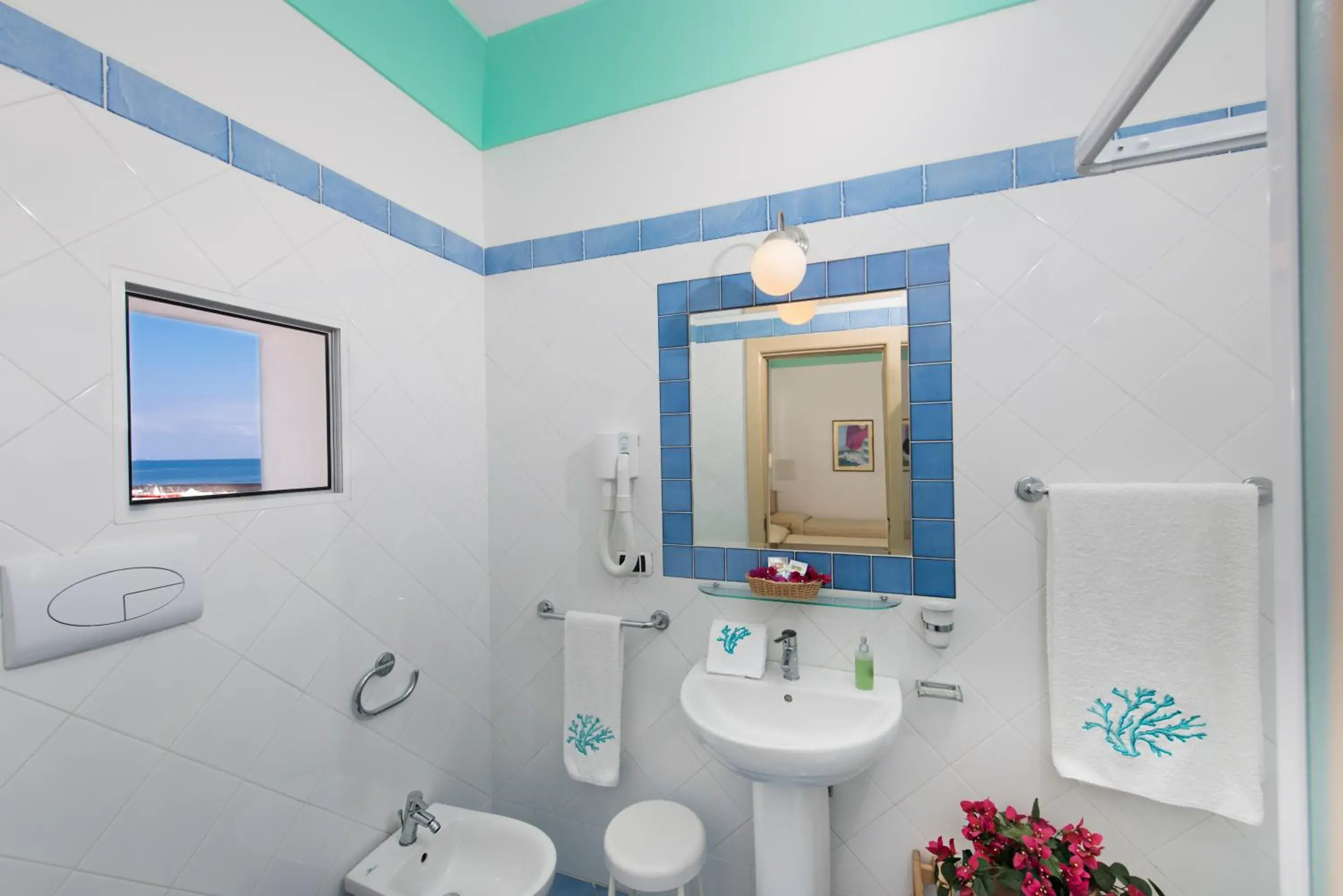 Superior Triple Room with Sea View in Hotel Ossidiana Stromboli Center Superior Triple Room with Sea View in Hotel Ossidiana Stromboli Center