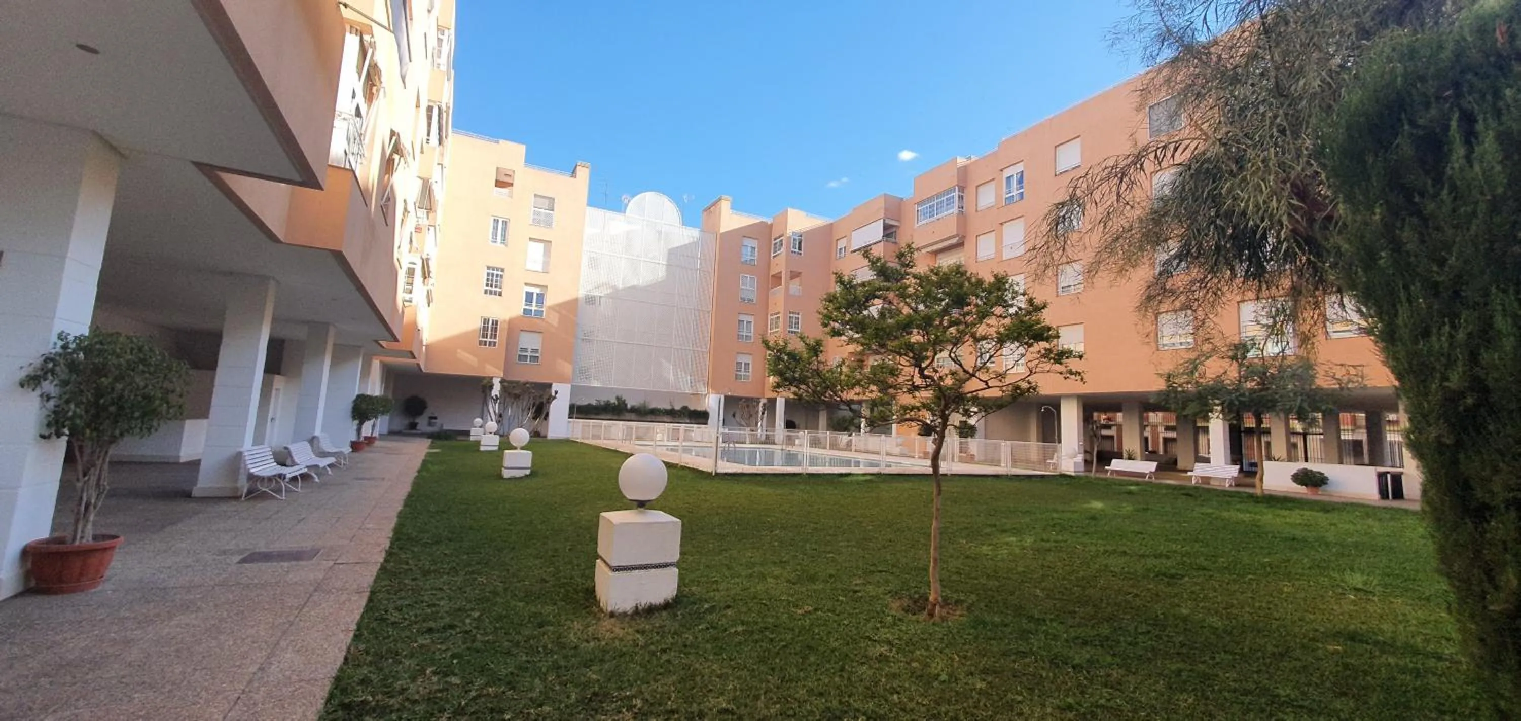 Property building in El Arroyo