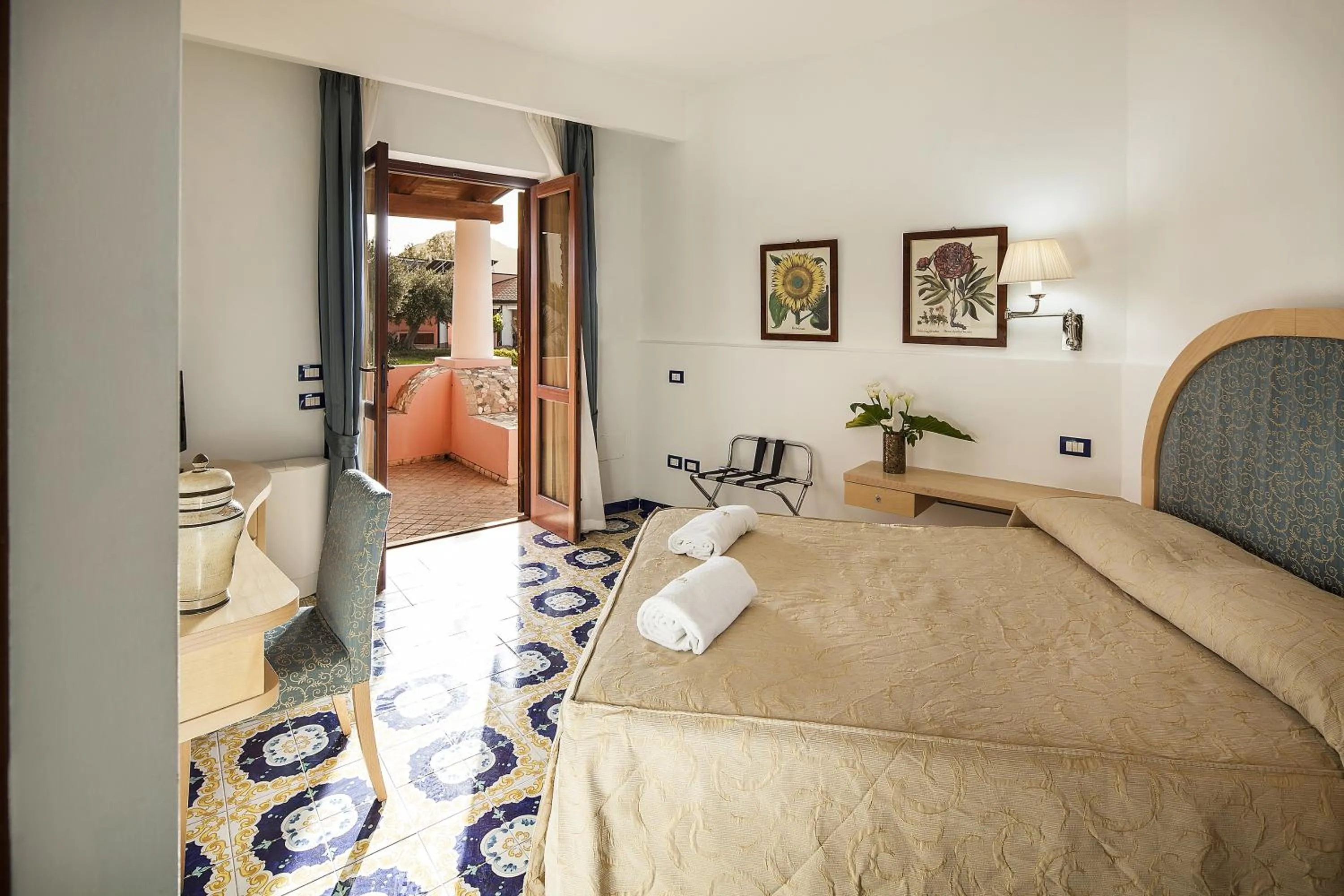 Photo of the whole room, Bed in Hotel Eros