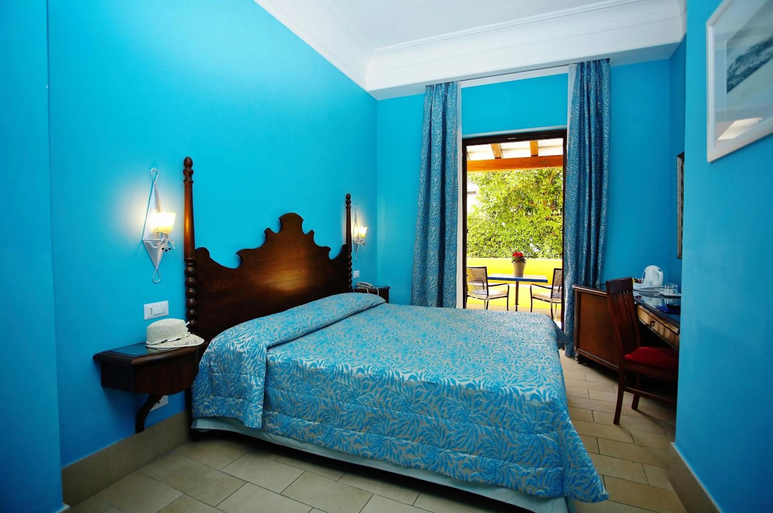 Balcony/Terrace, Bed in Arciduca Grand Hotel