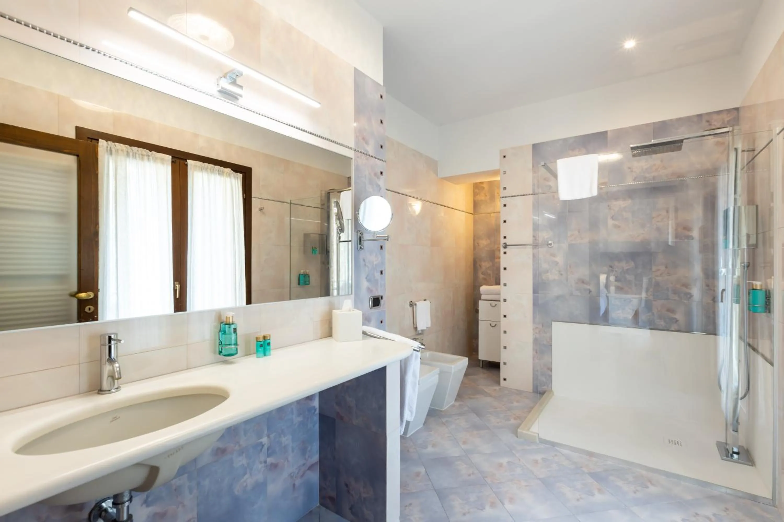 Bathroom in Castrum Wine Relais - Albergo Diffuso