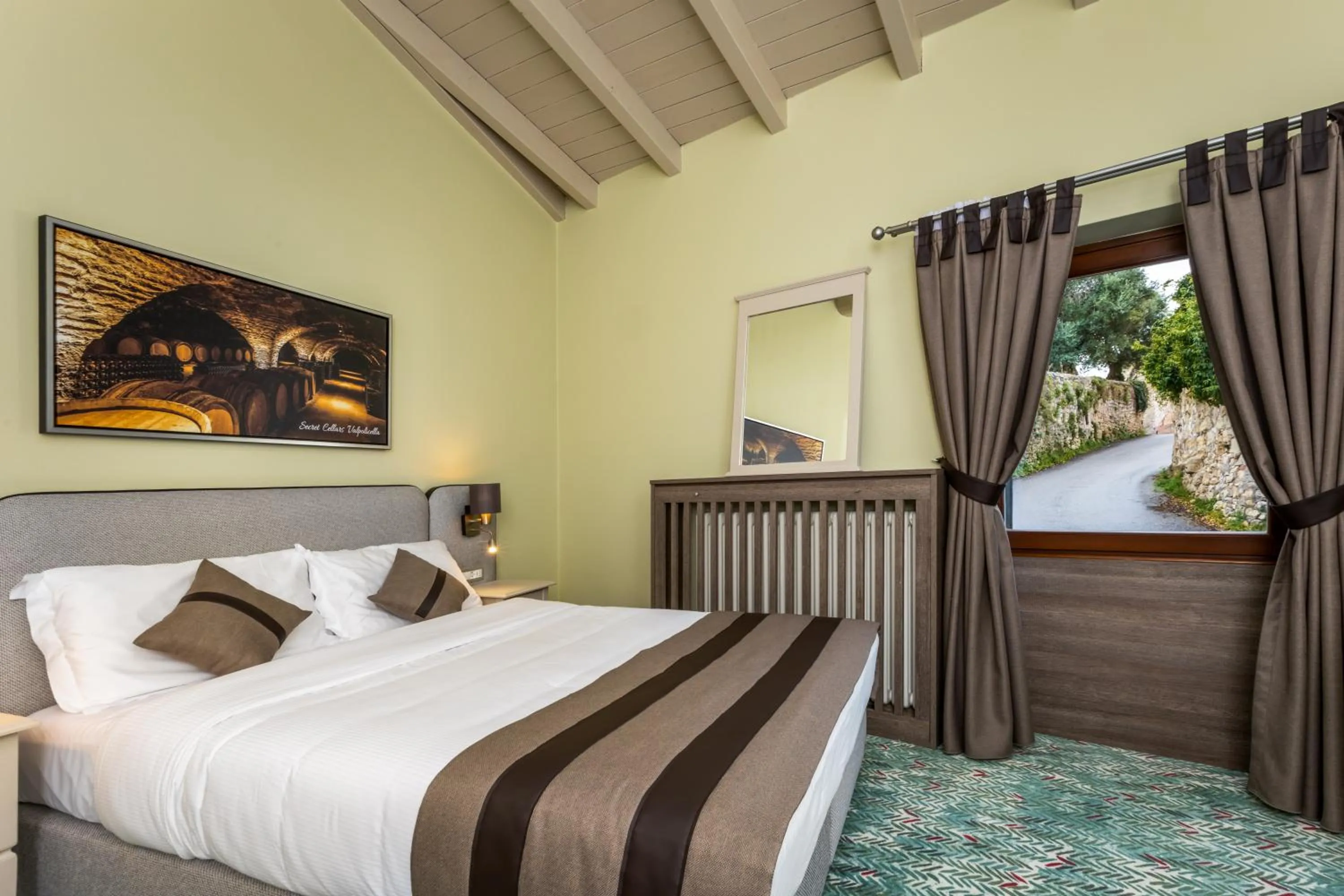 Bedroom, Bed in Castrum Wine Relais - Albergo Diffuso