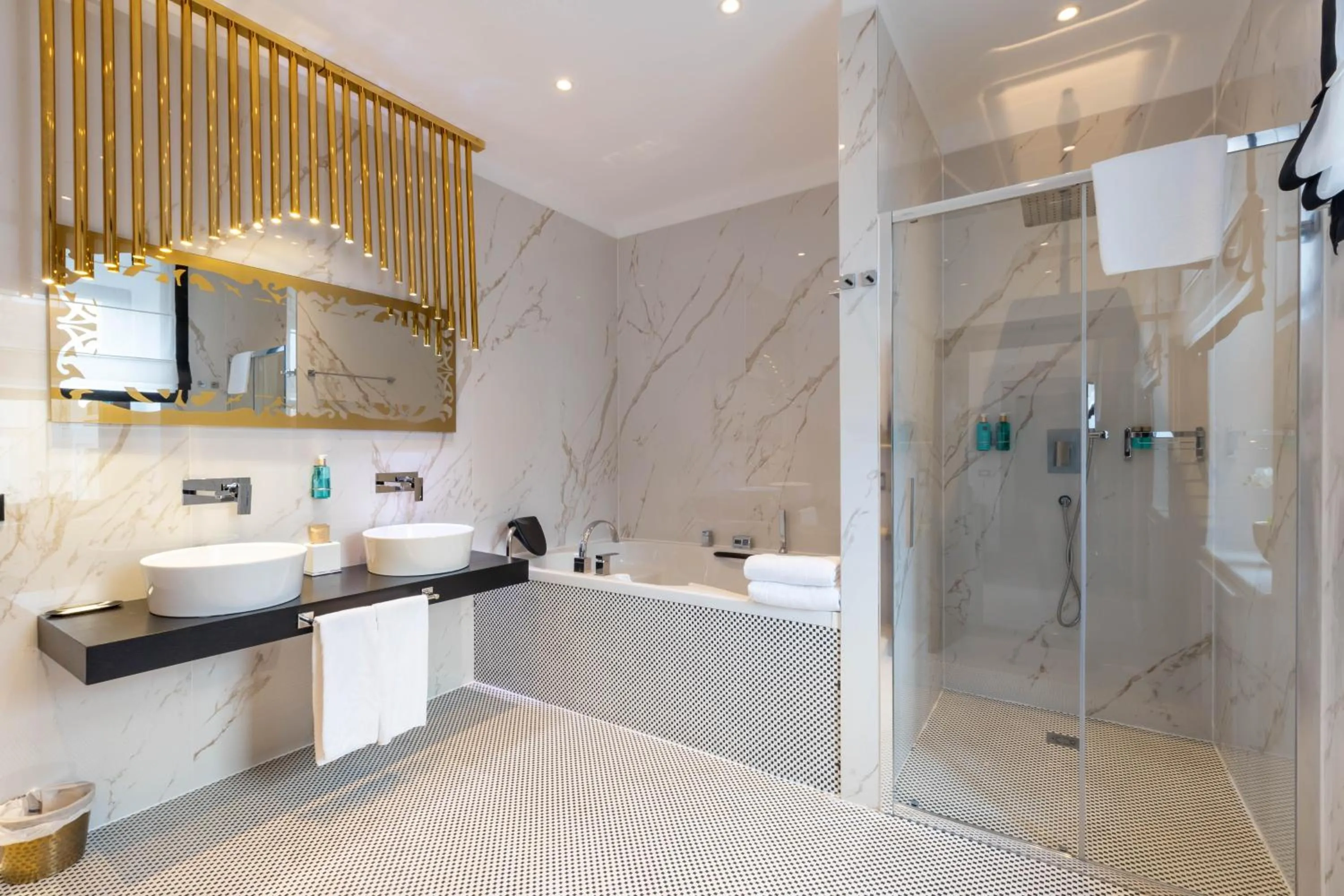 Shower in Castrum Wine Relais - Albergo Diffuso