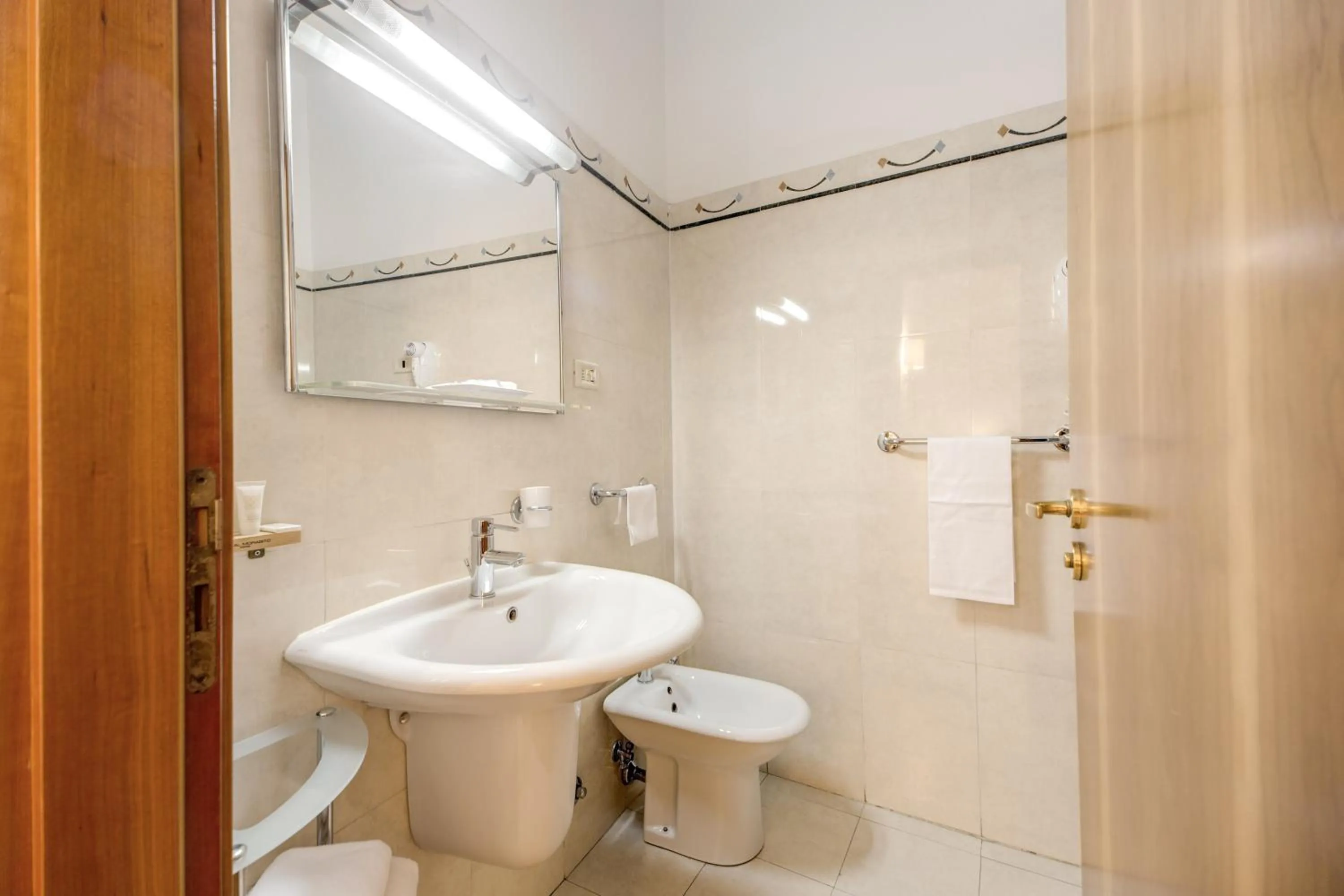 Bathroom in Hotel Gea Di Vulcano