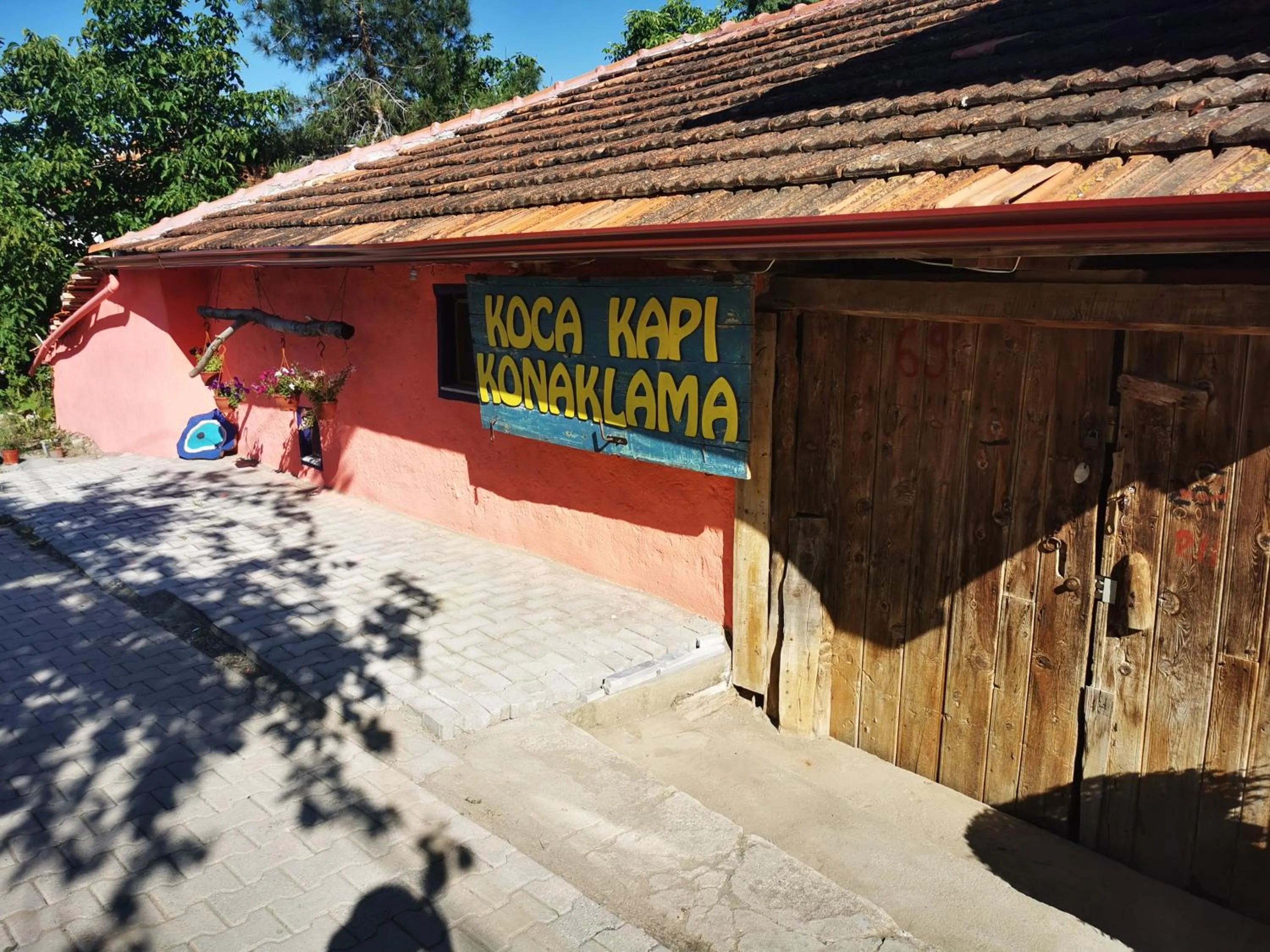 Koca Kapı Konaklama