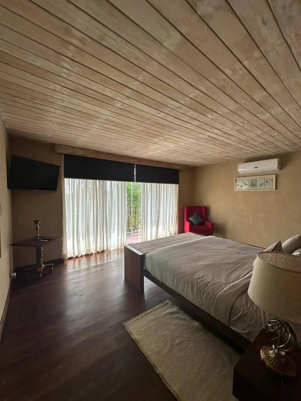 Bed in NIKARA Luxury Beach House