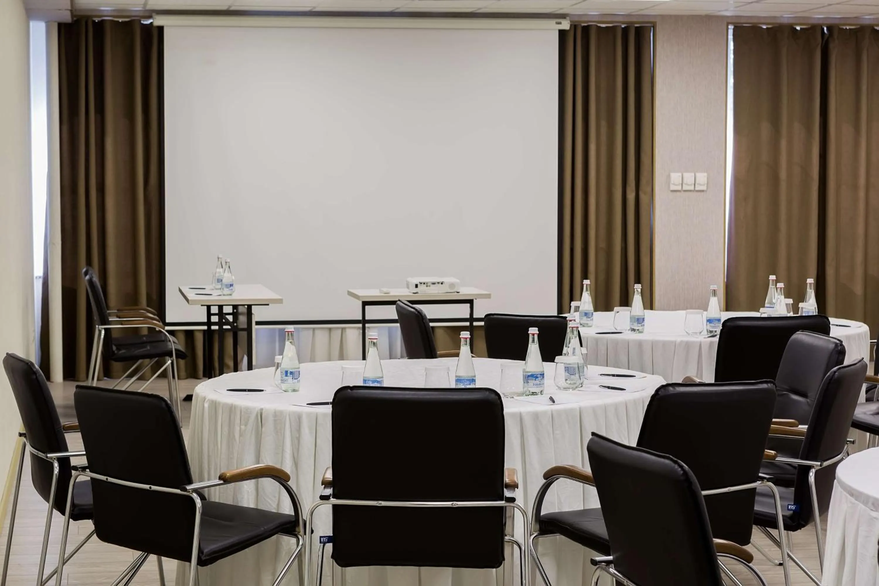Meeting/conference room in Panarams Tashkent Hotel, a member of Radisson Individuals