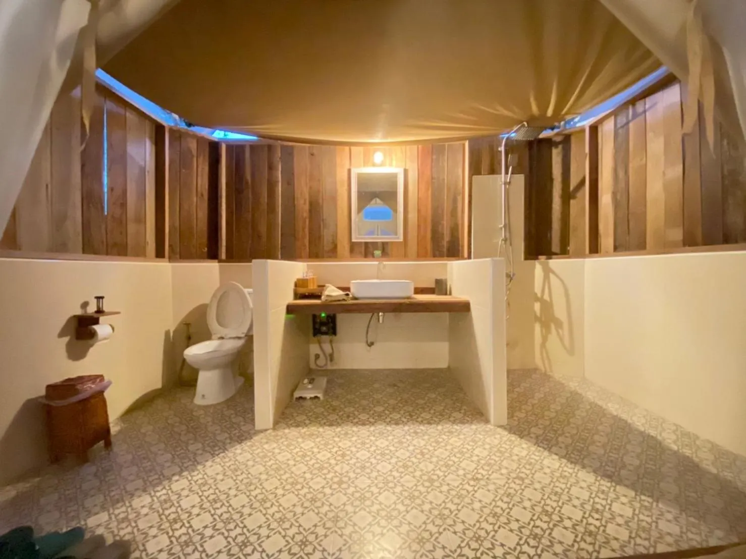 Bathroom in มนมณี Monmanee Restaurant & Lodge