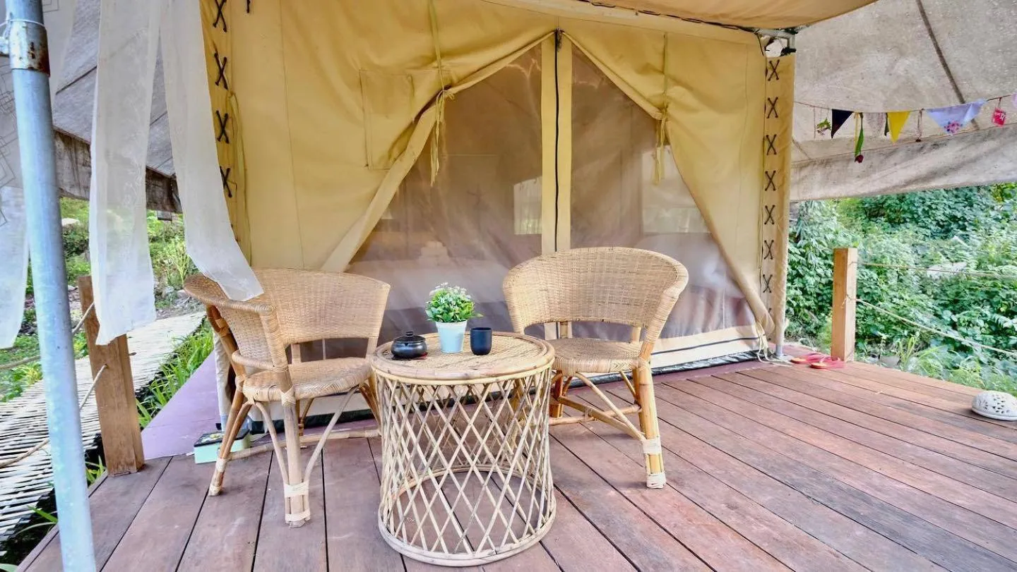 Balcony/Terrace in มนมณี Monmanee Restaurant & Lodge