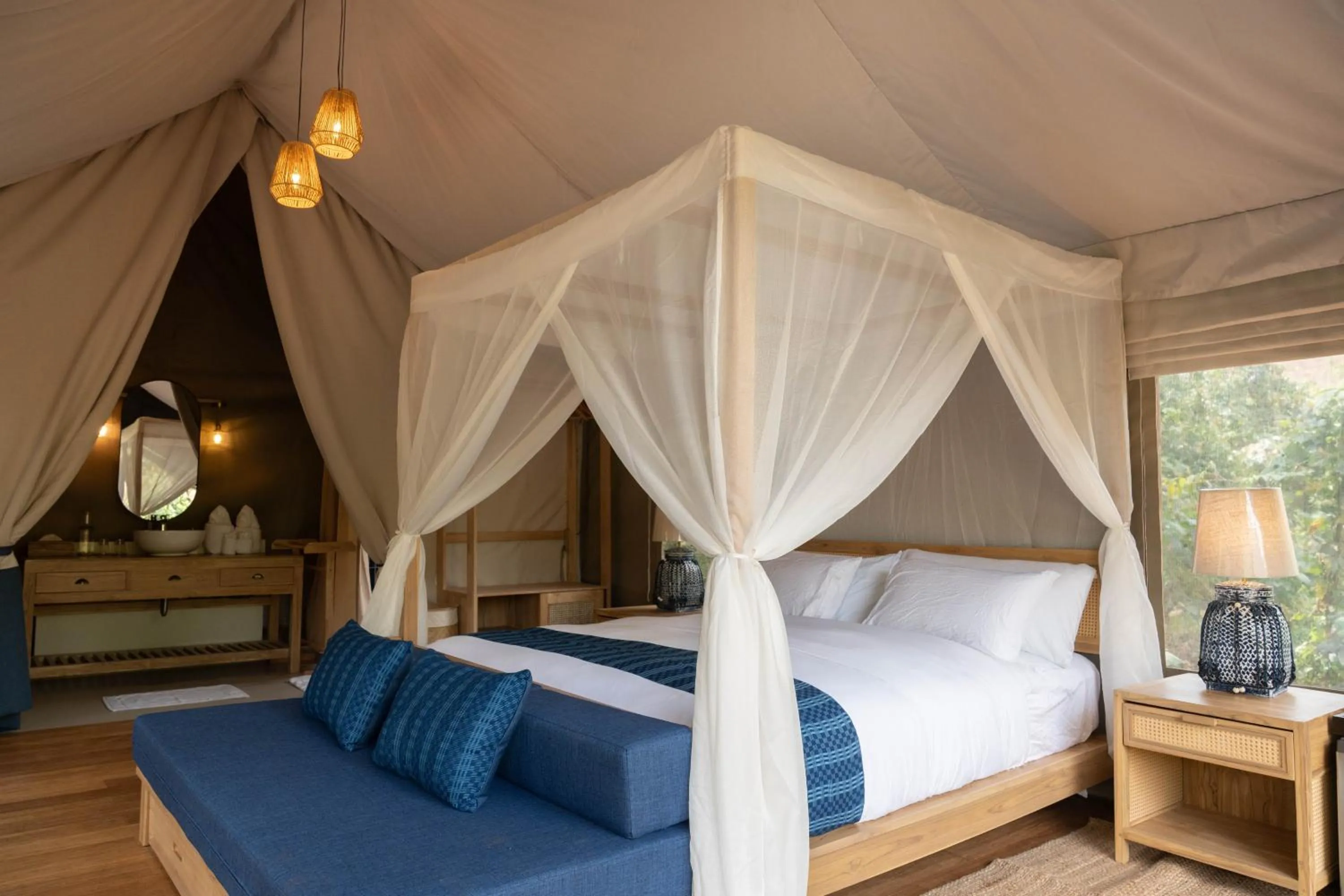 Bed in Visama Explorer Nan