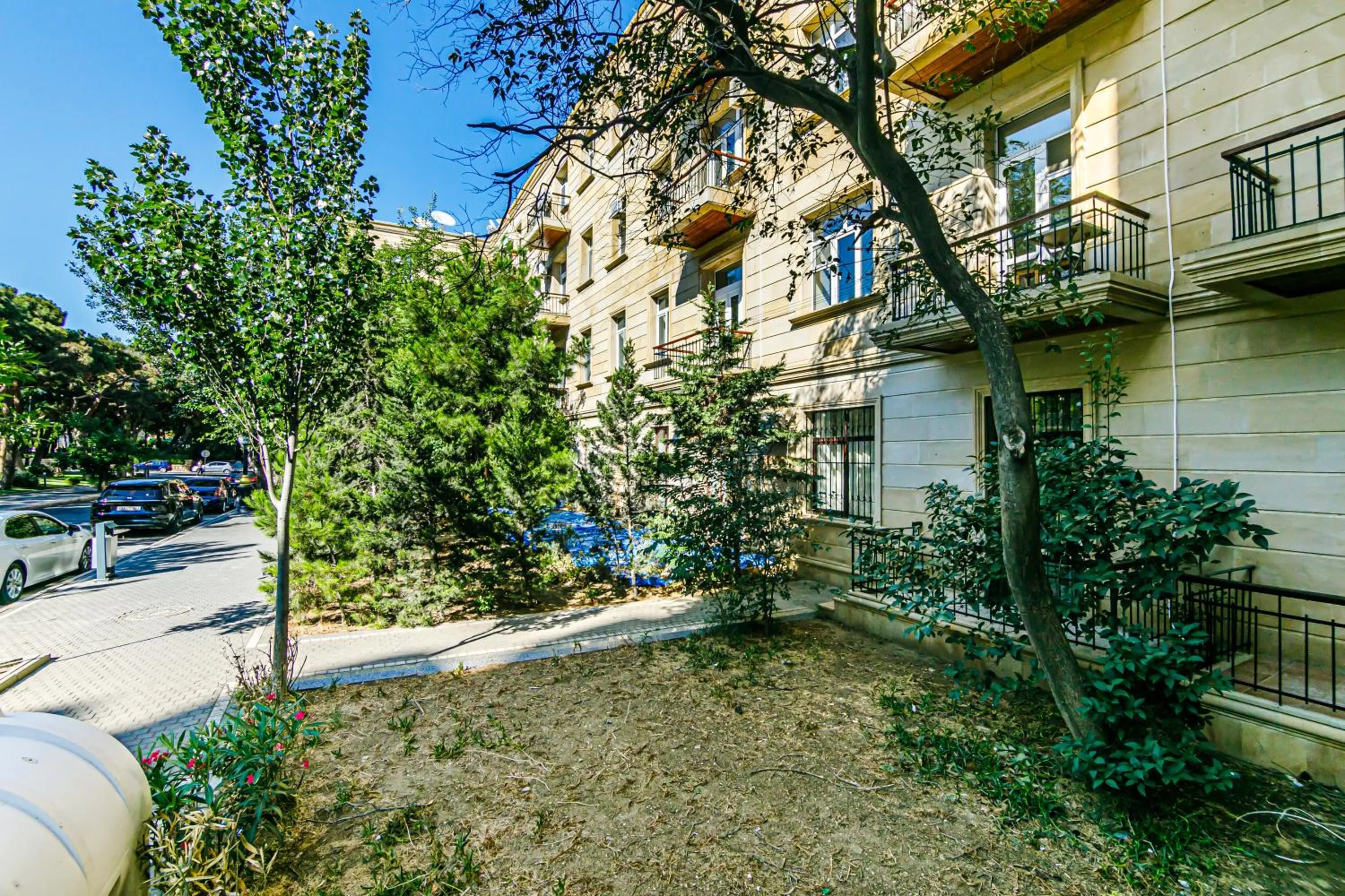 Street view in Azneft Garden Apartment