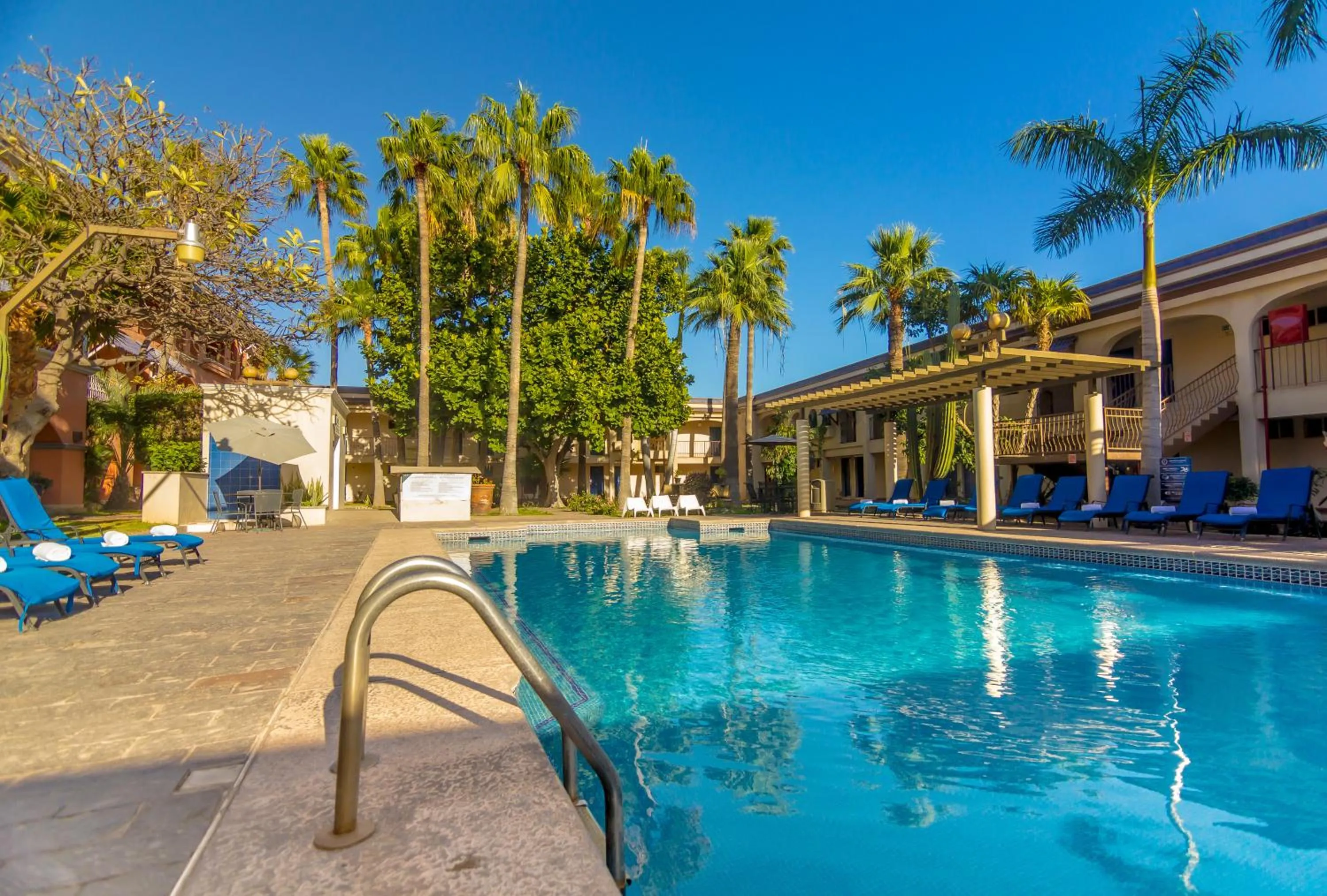 Swimming pool in Hotel Armida Guaymas