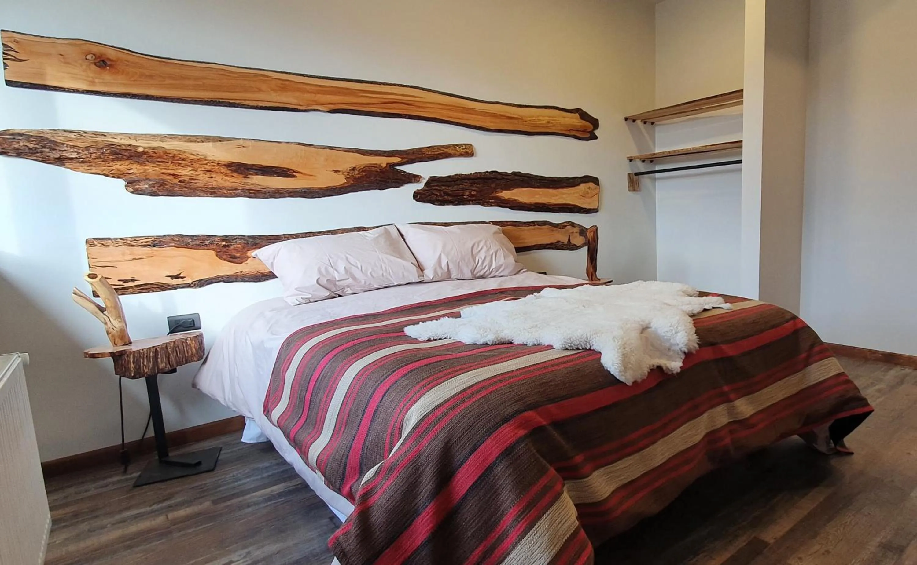 Photo of the whole room, Bed in Morrena Lodge