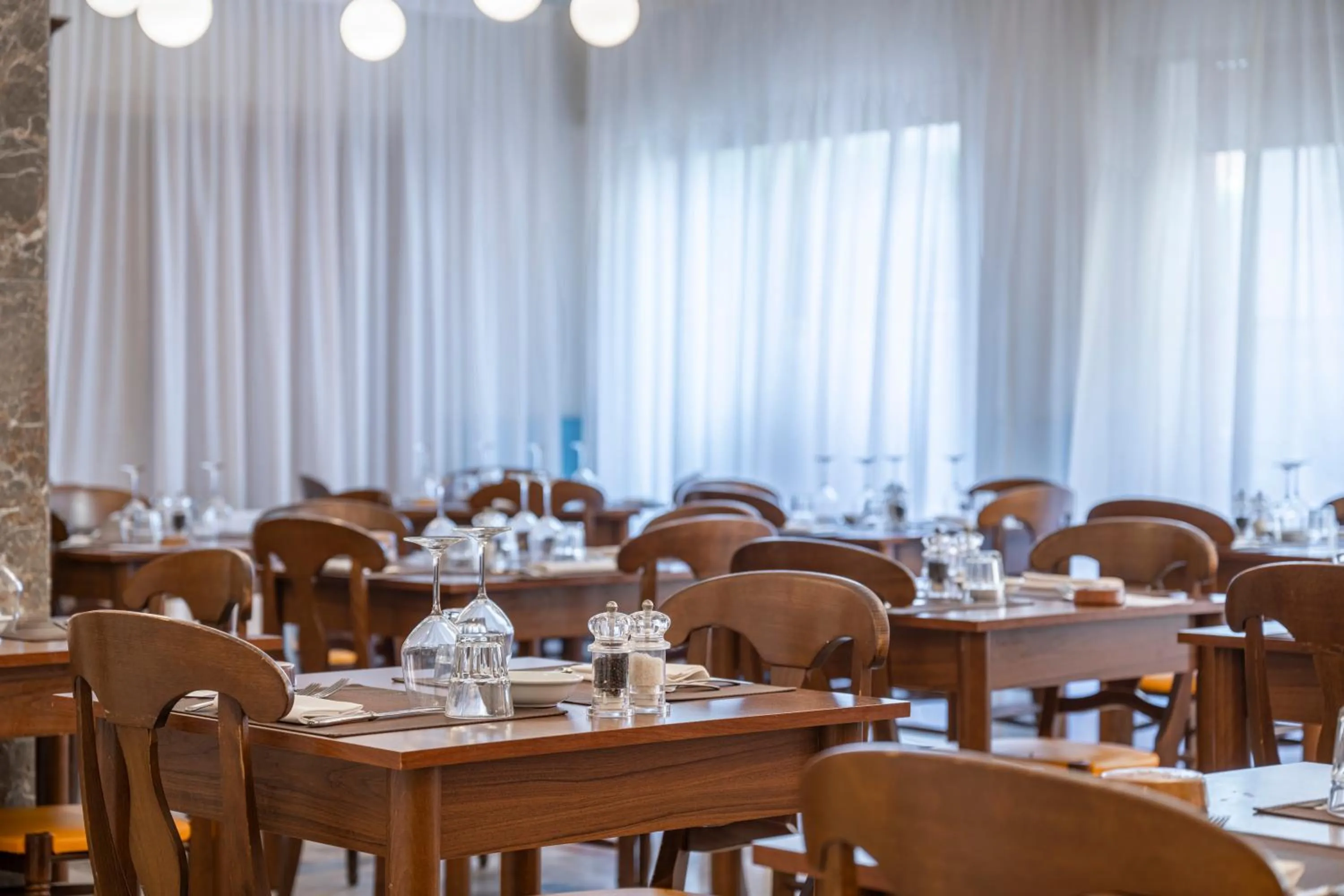 Restaurant/places to eat in Hotel Ragno