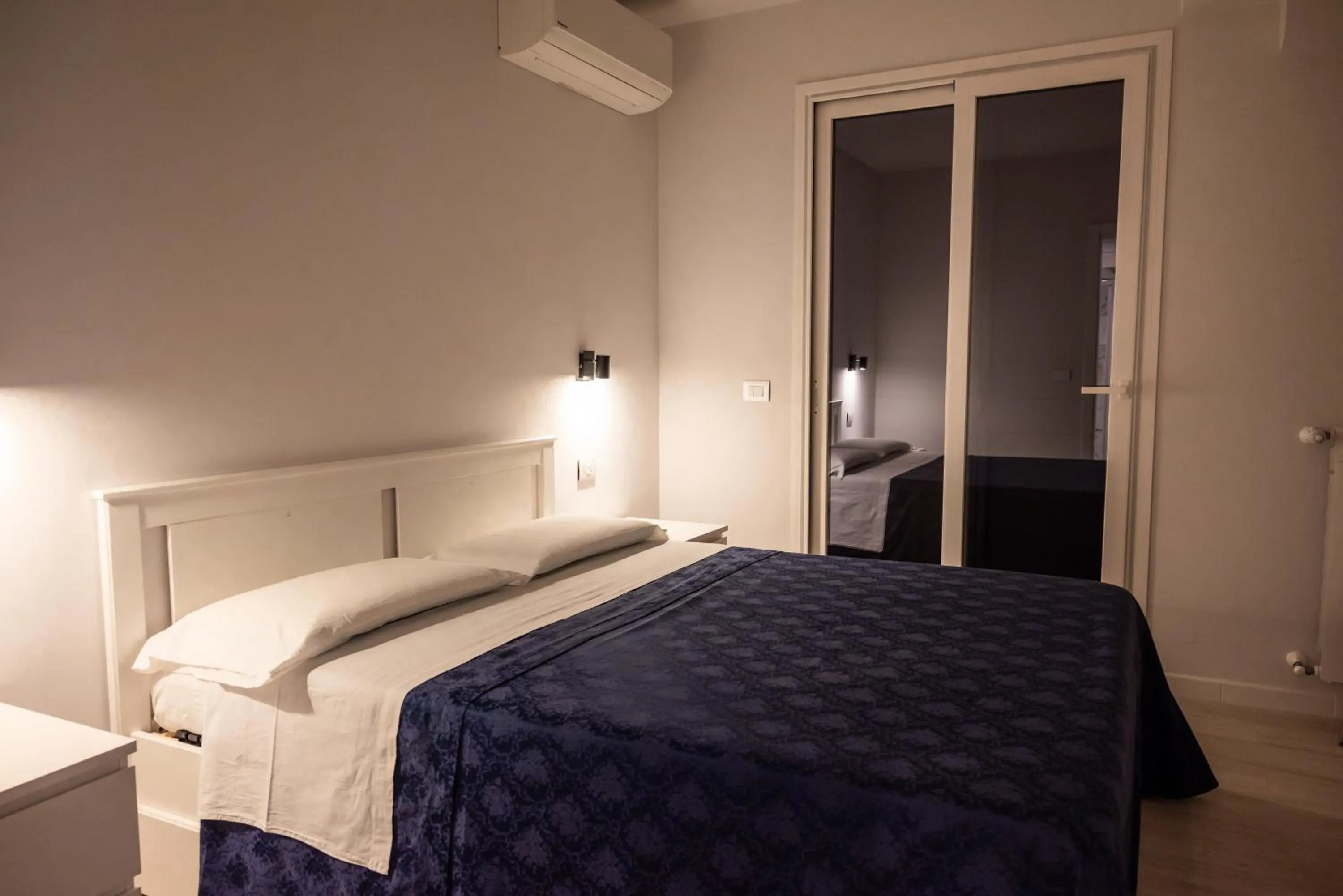 Bed in Blue Marine Taormina