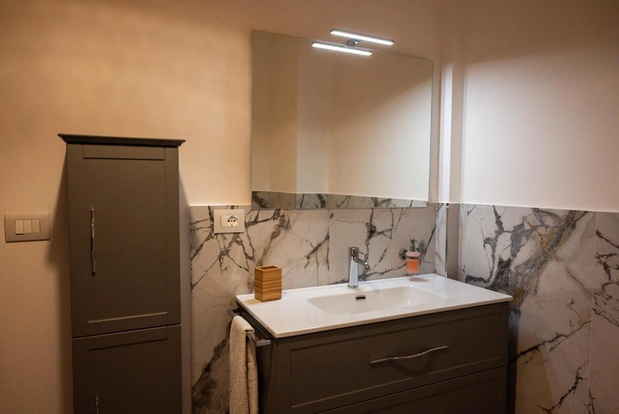 Bathroom in Blue Marine Taormina