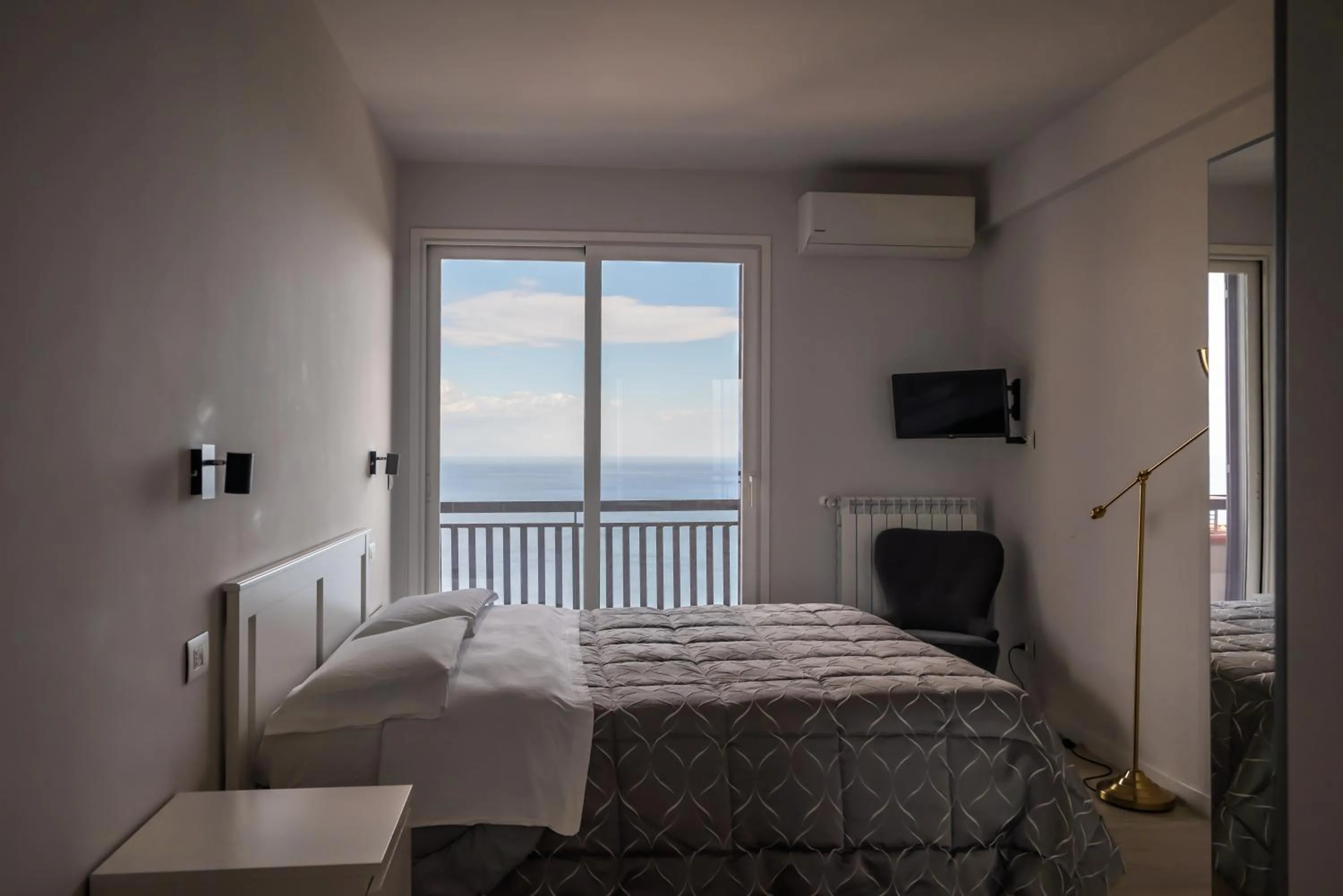 Bed in Blue Marine Taormina
