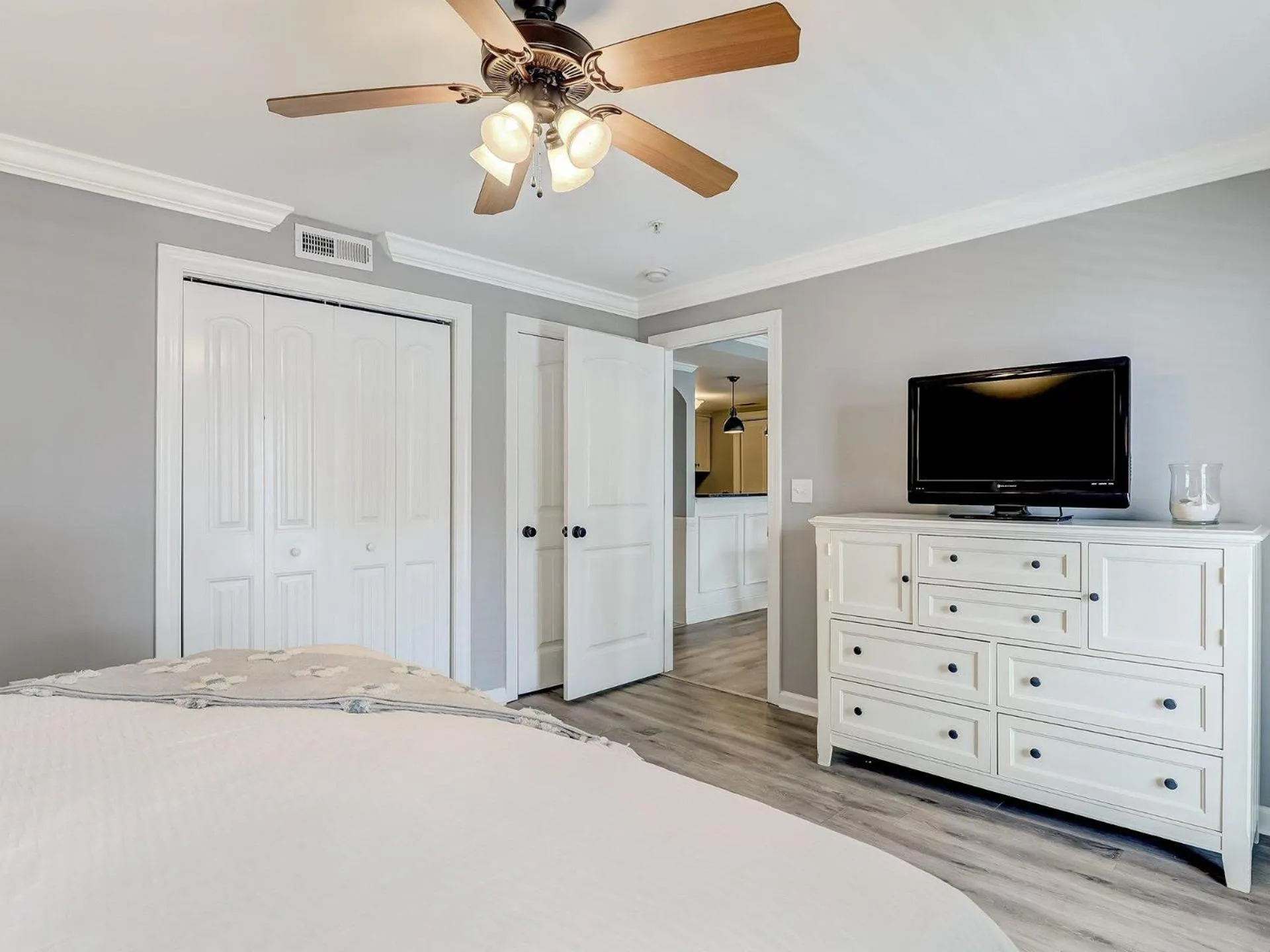 Bed in Pelican's Landing 103