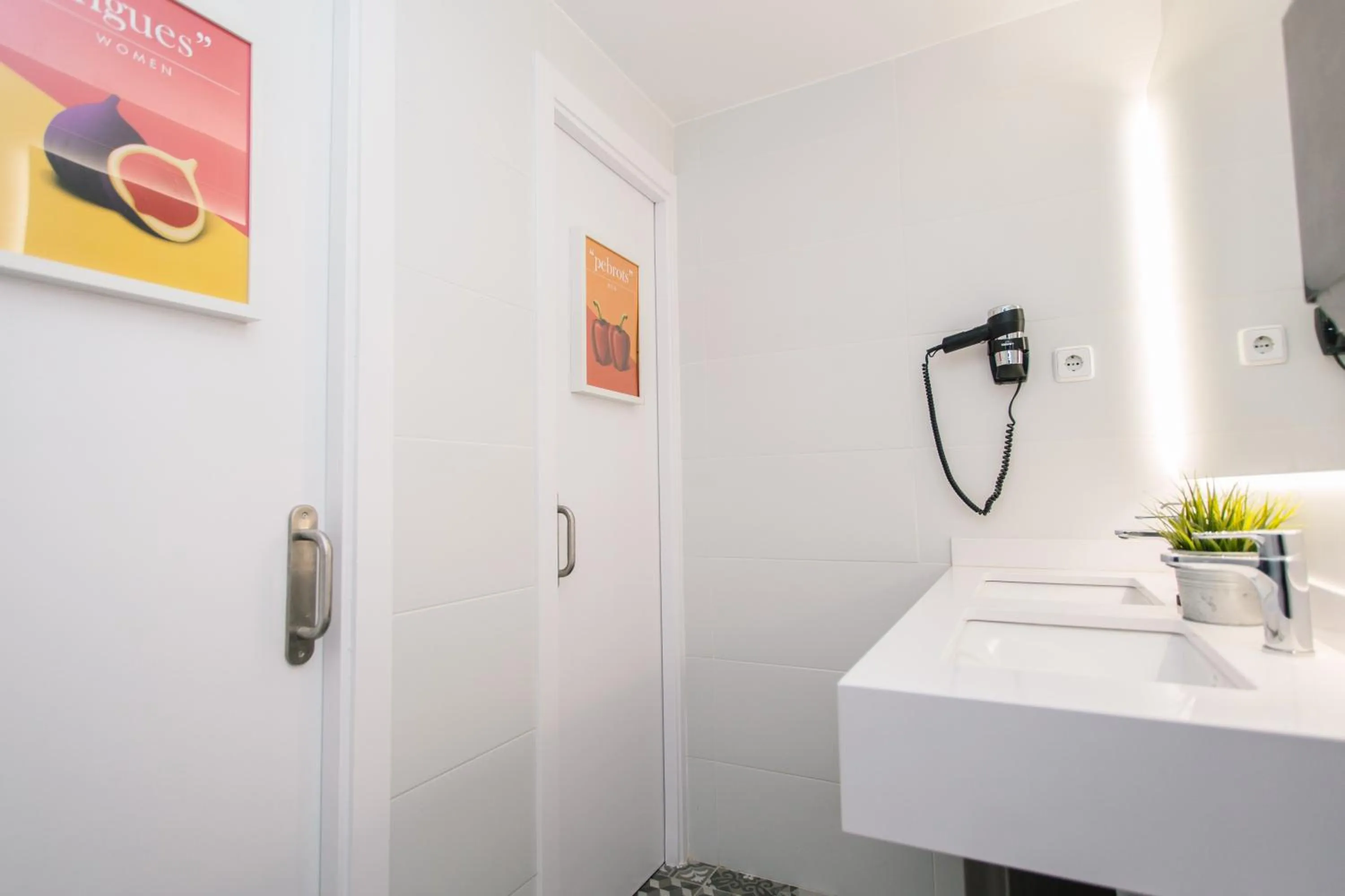 Bathroom in 360 Hostel Borne