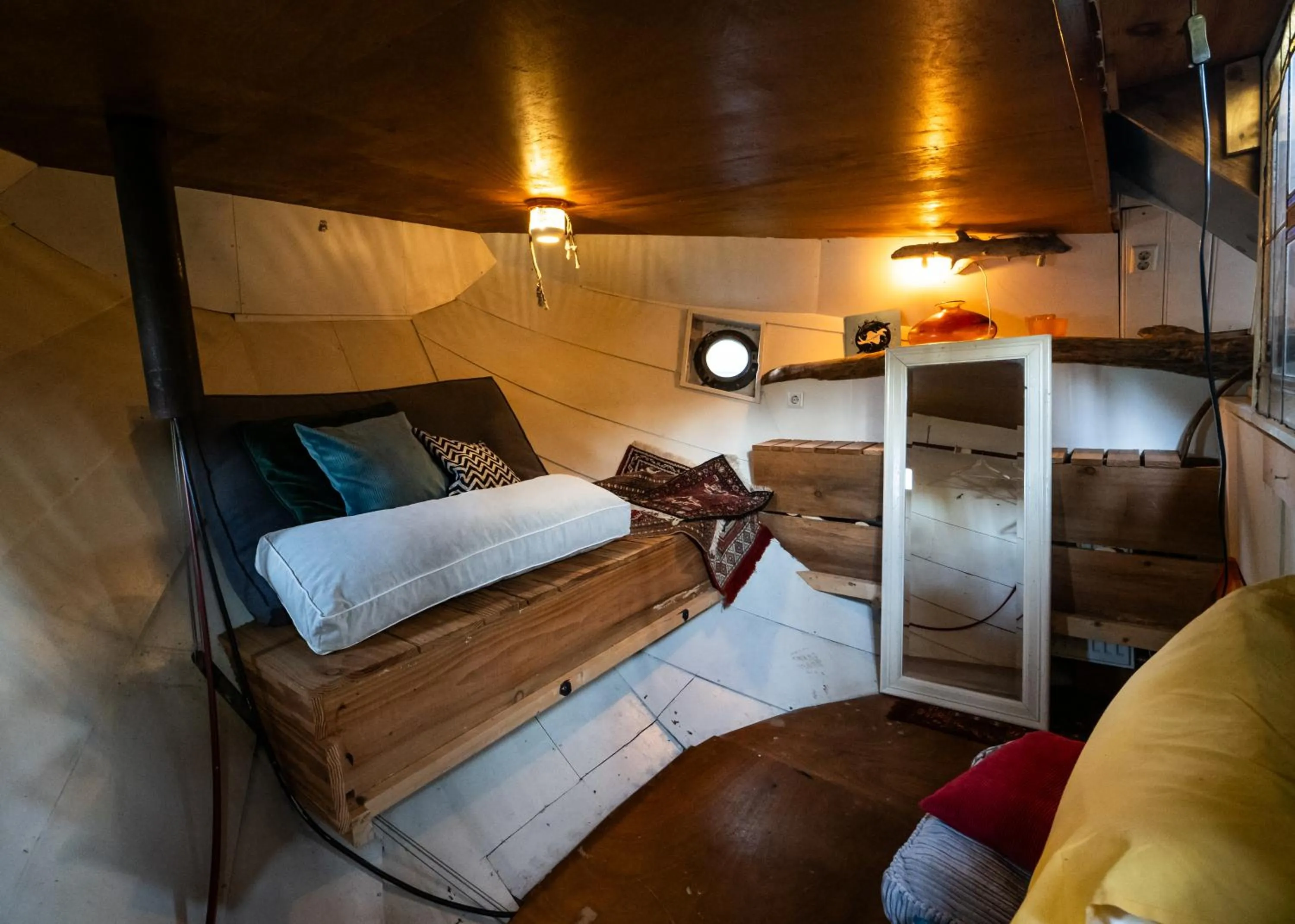 Living room, Bed in Boat 'Opoe Sientje'