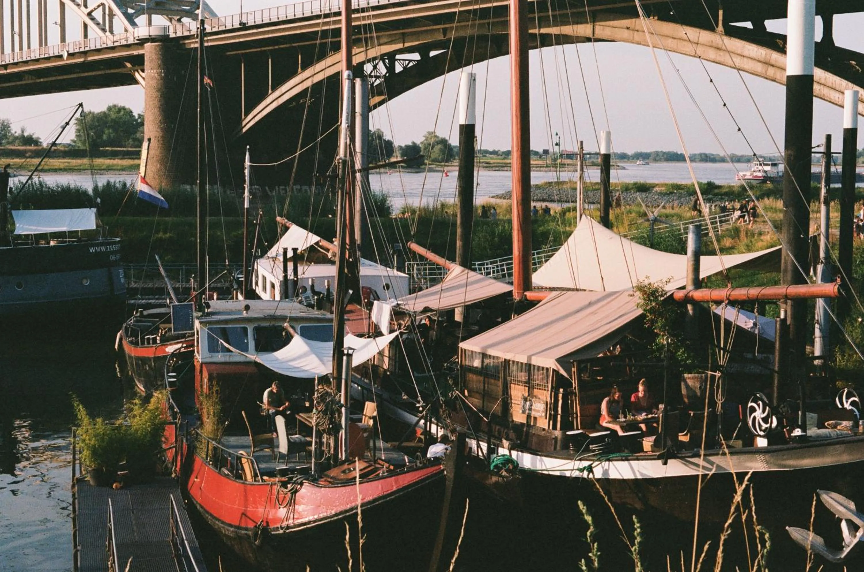 River view in Boat 'Opoe Sientje'