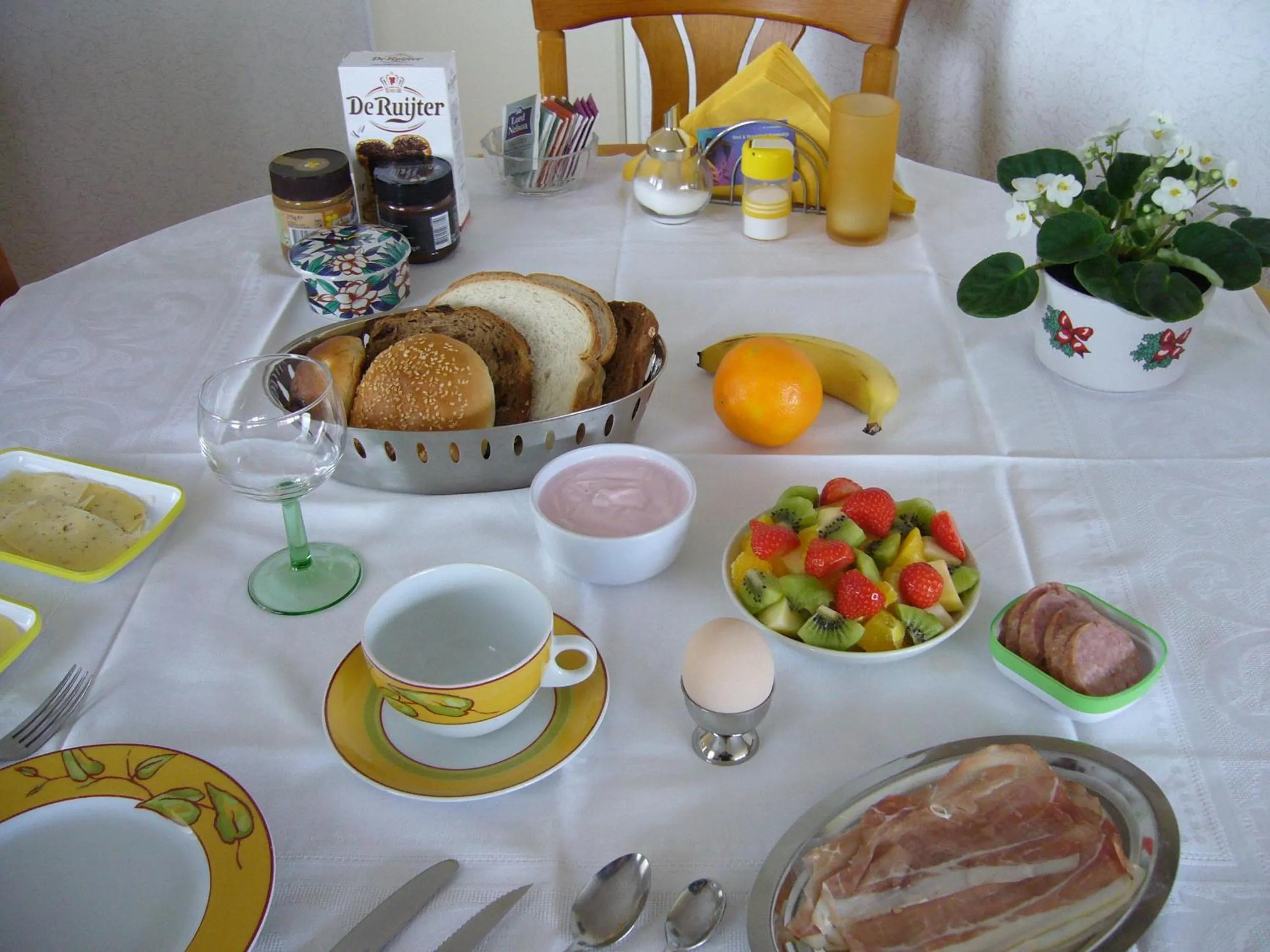 Buffet breakfast in B&B Korendijk