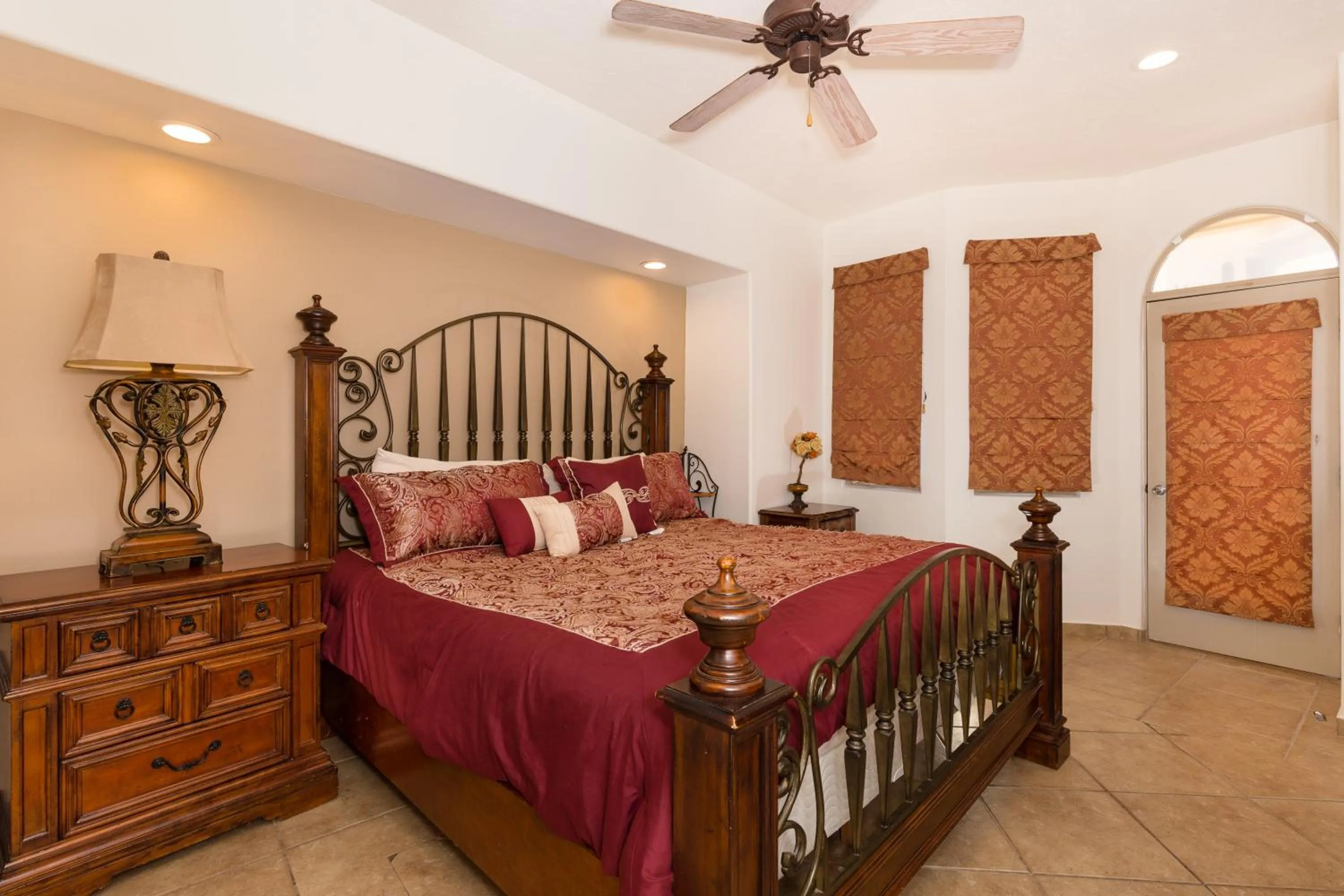 Bed in Bella Sirena 601-B -Stylish Condo in Oceanfront Resort
