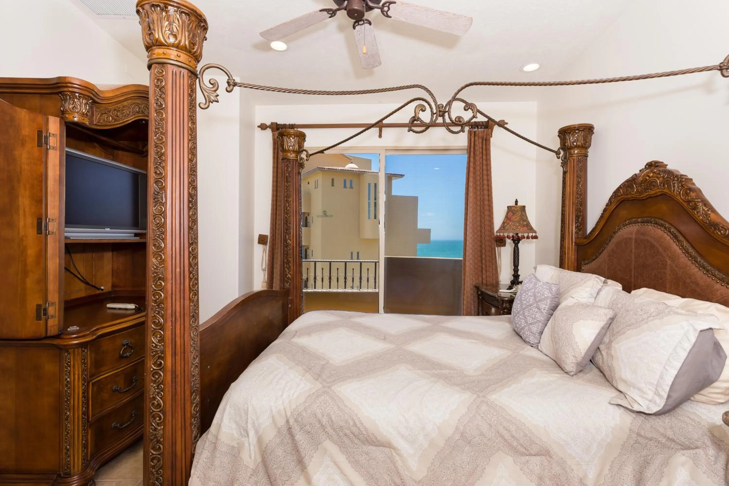 Bed in Bella Sirena 601-B -Stylish Condo in Oceanfront Resort