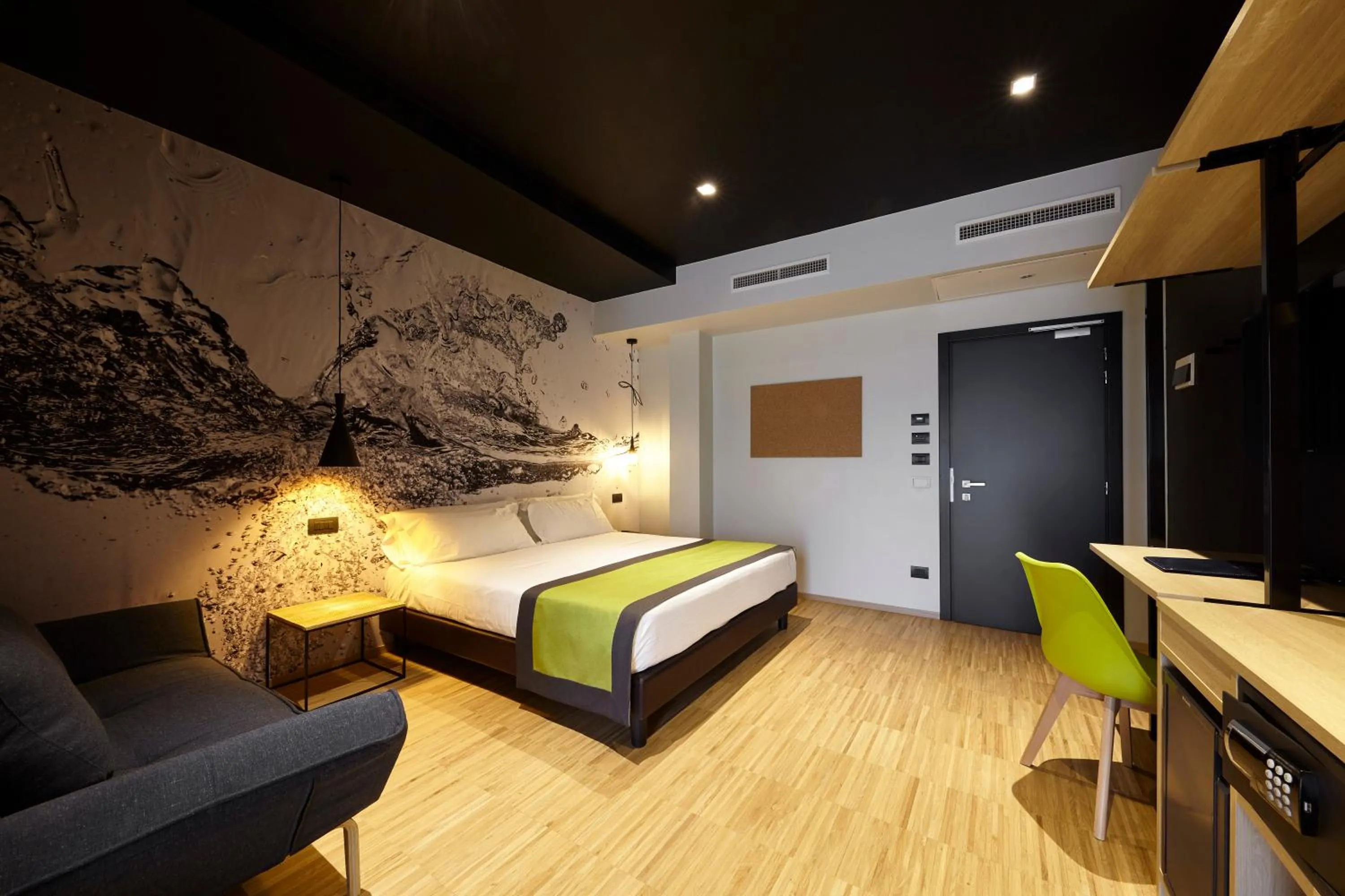 Photo of the whole room, Bed in Hotel Aqua