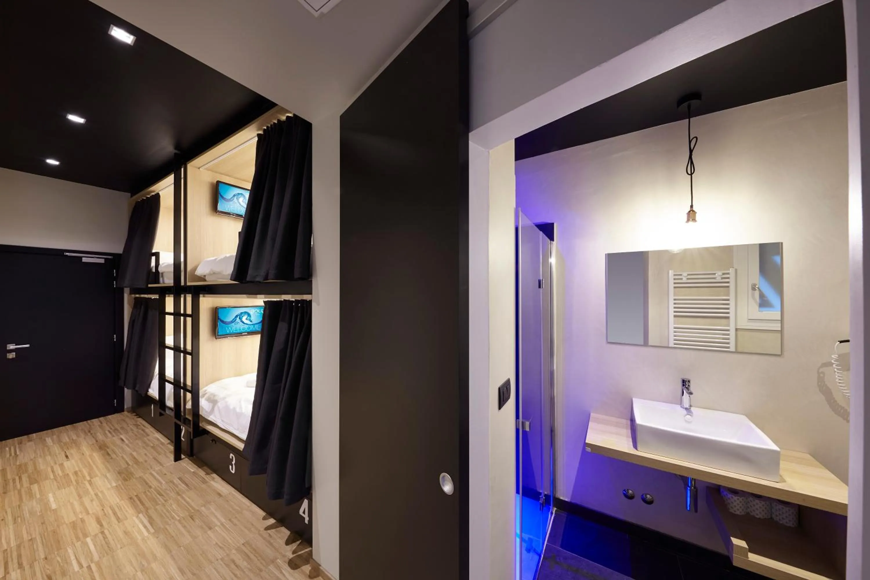 Photo of the whole room in Hotel Aqua