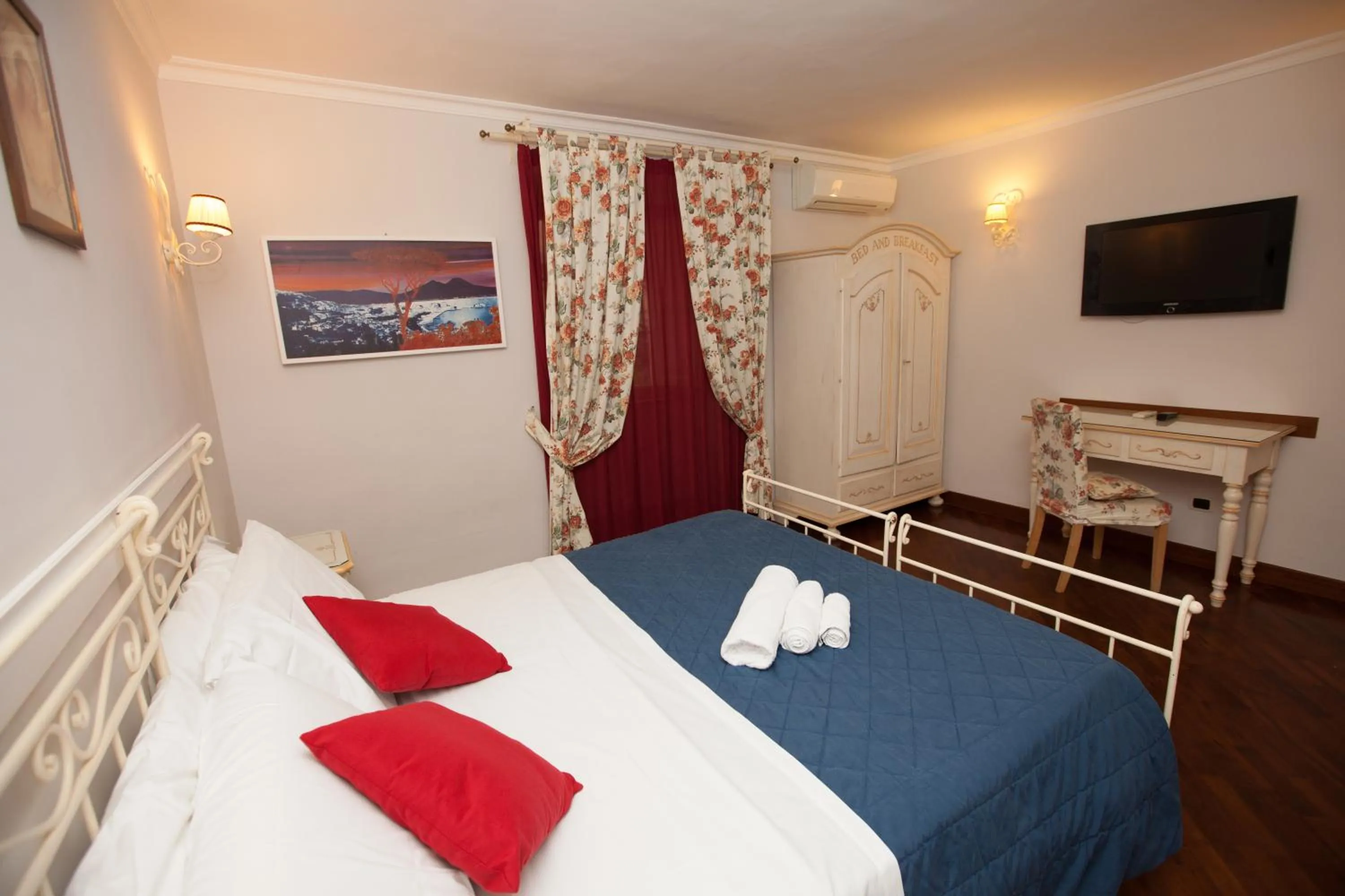 Bed in Hotel Ausonia