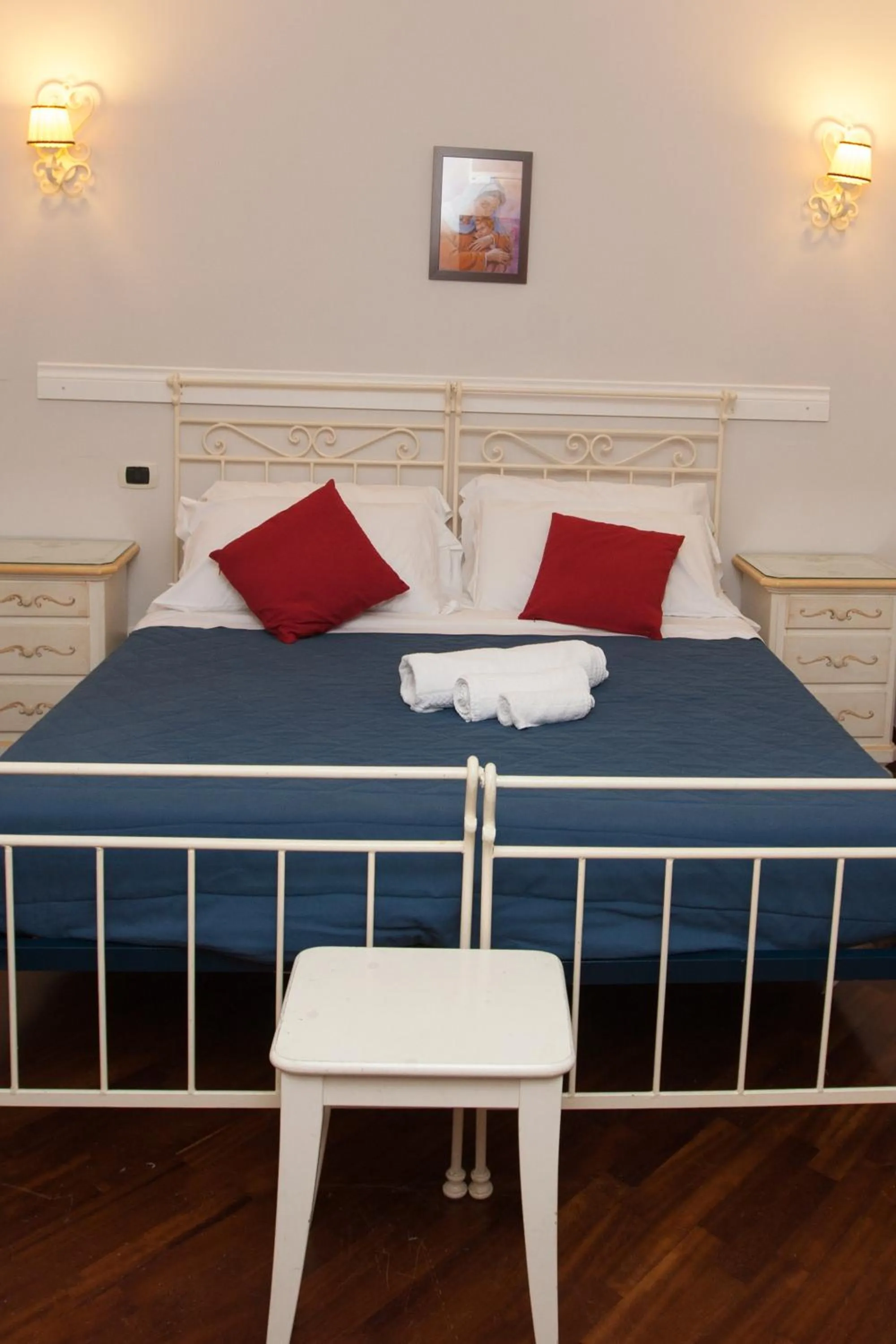 Bed in Hotel Ausonia