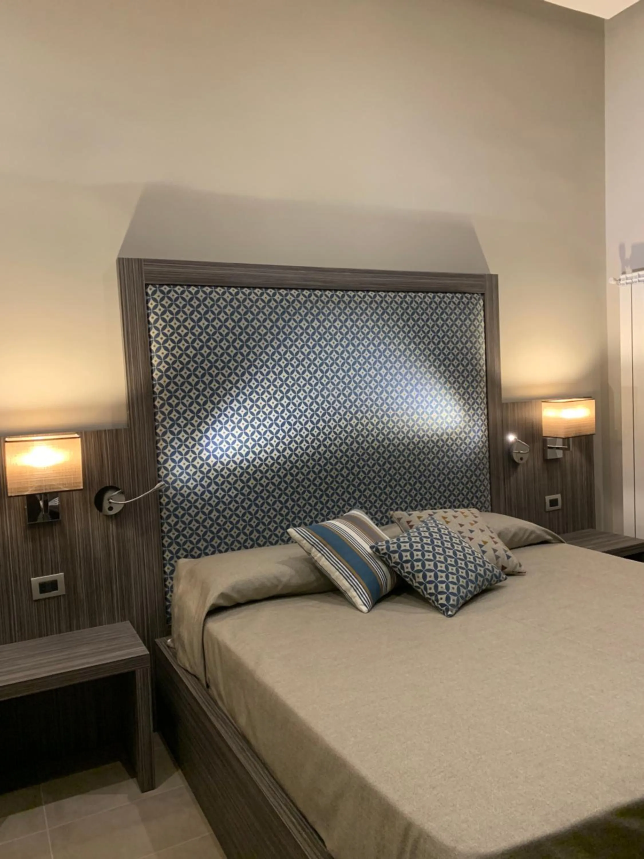 Bed in Hotel Ausonia