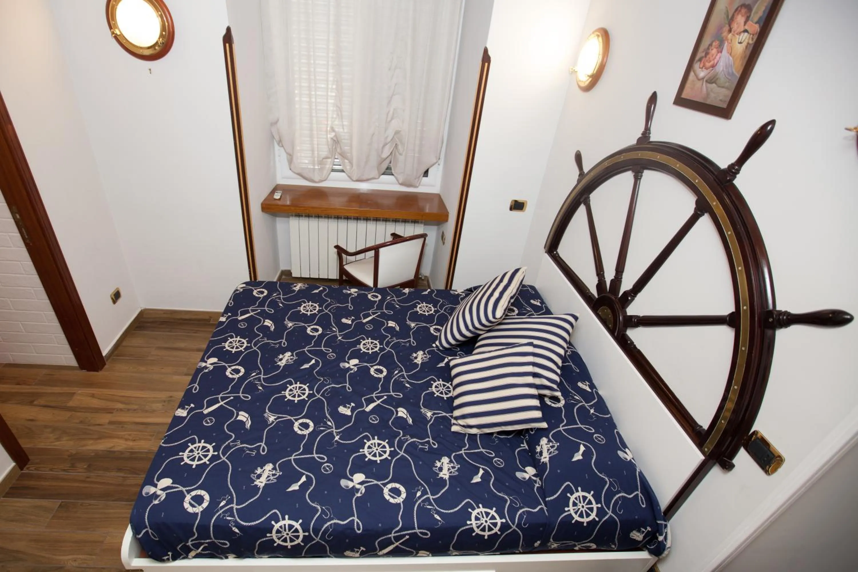 Bed in Hotel Ausonia