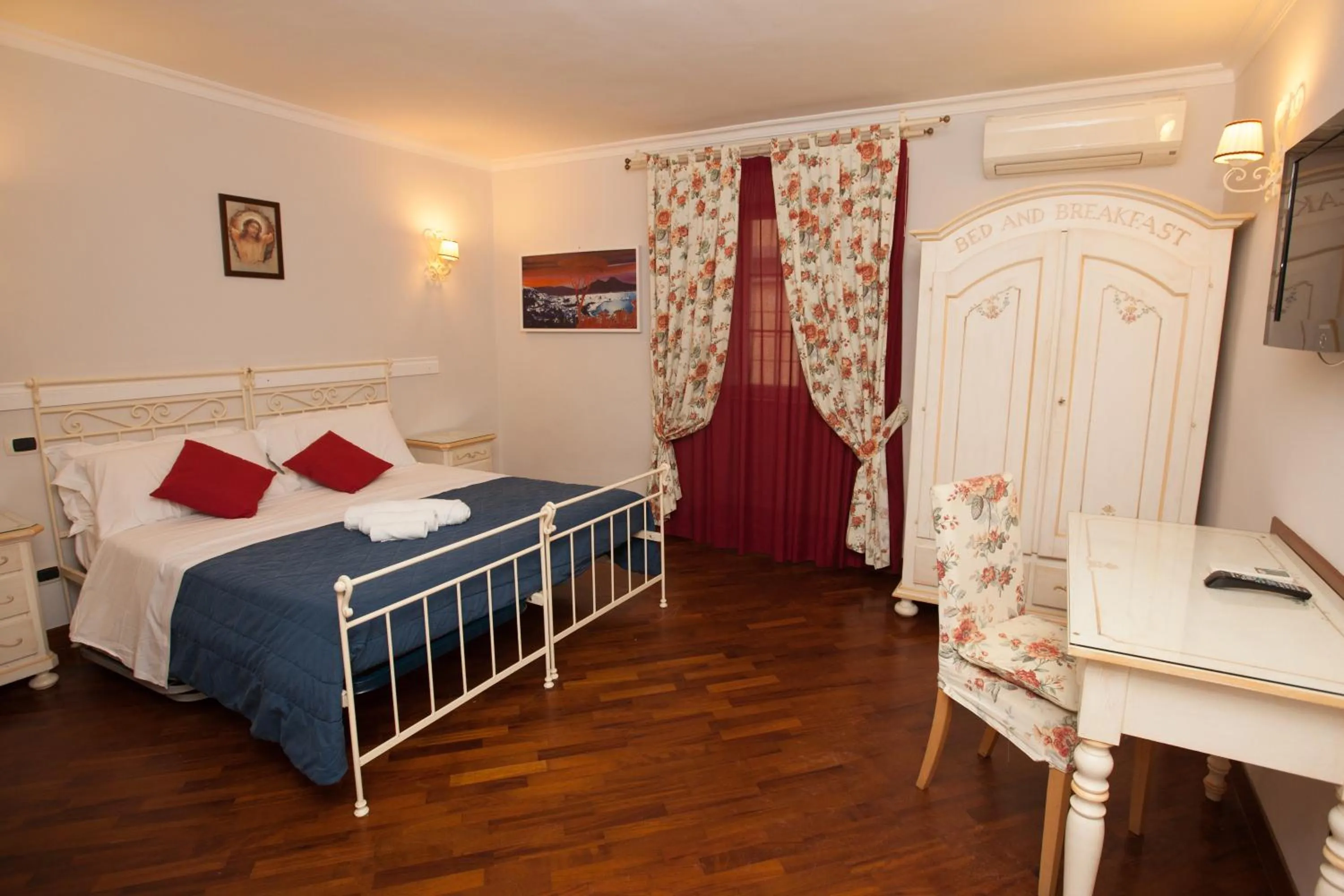 Bed in Hotel Ausonia