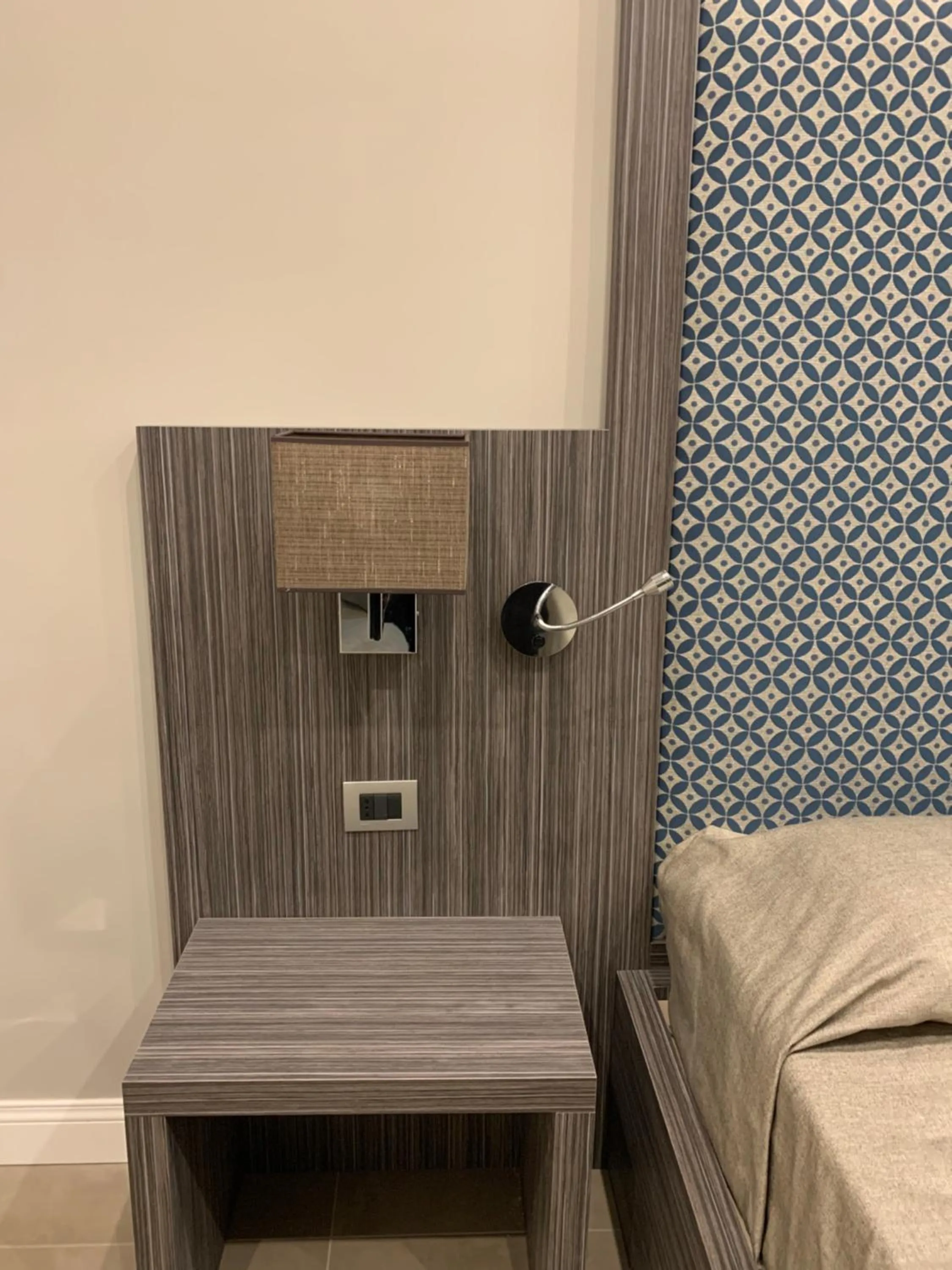 Bed in Hotel Ausonia