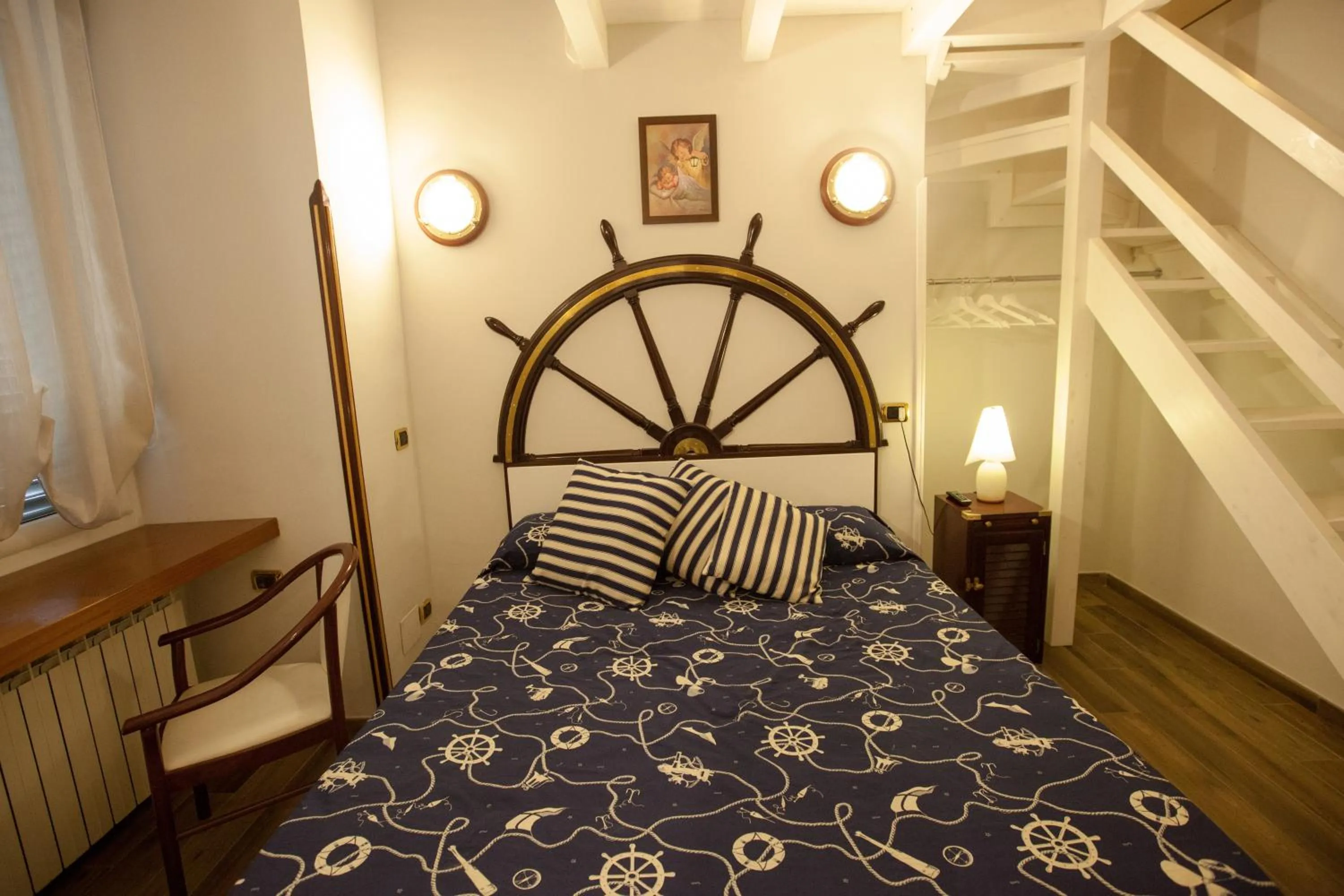 Bed in Hotel Ausonia