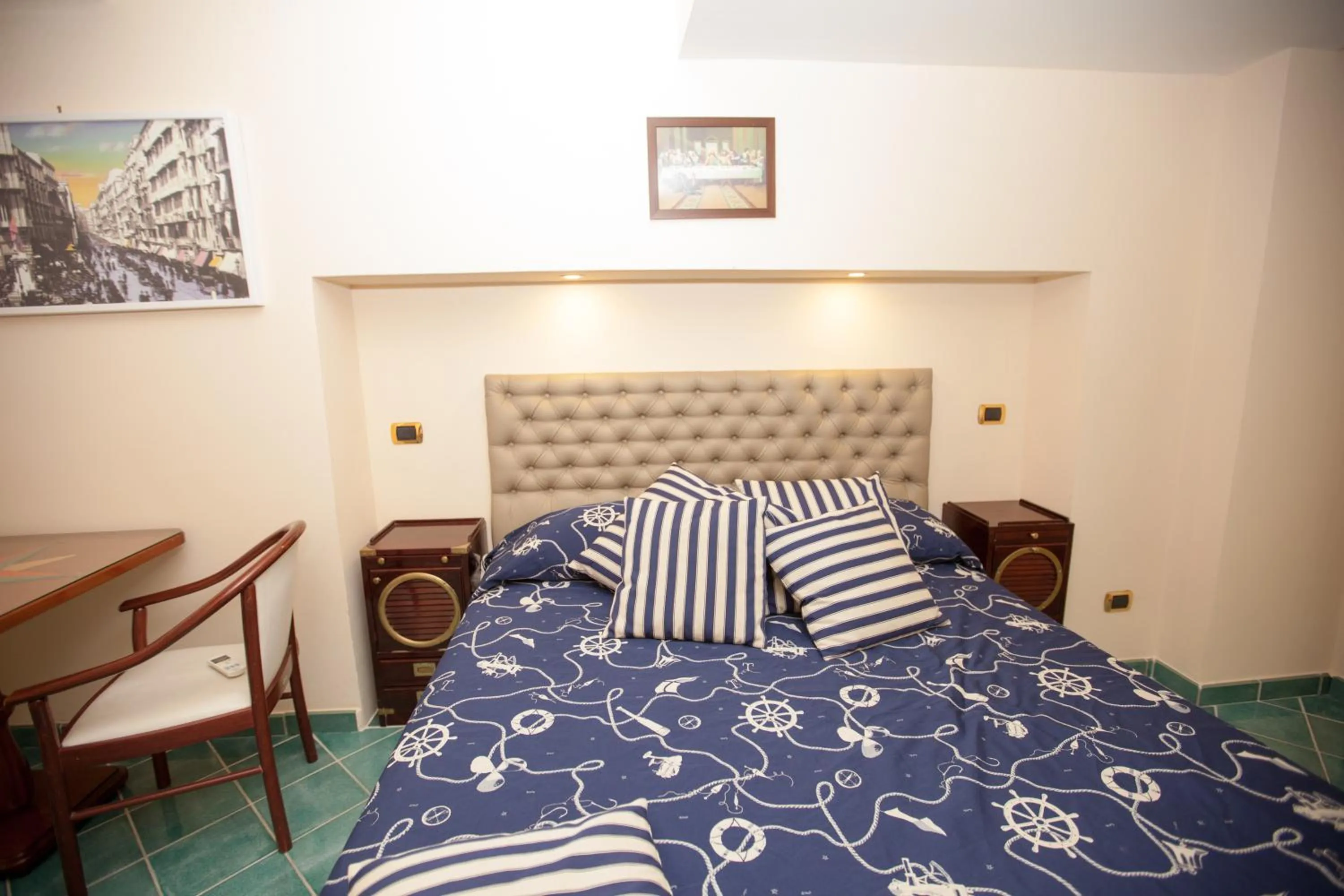 Bed in Hotel Ausonia