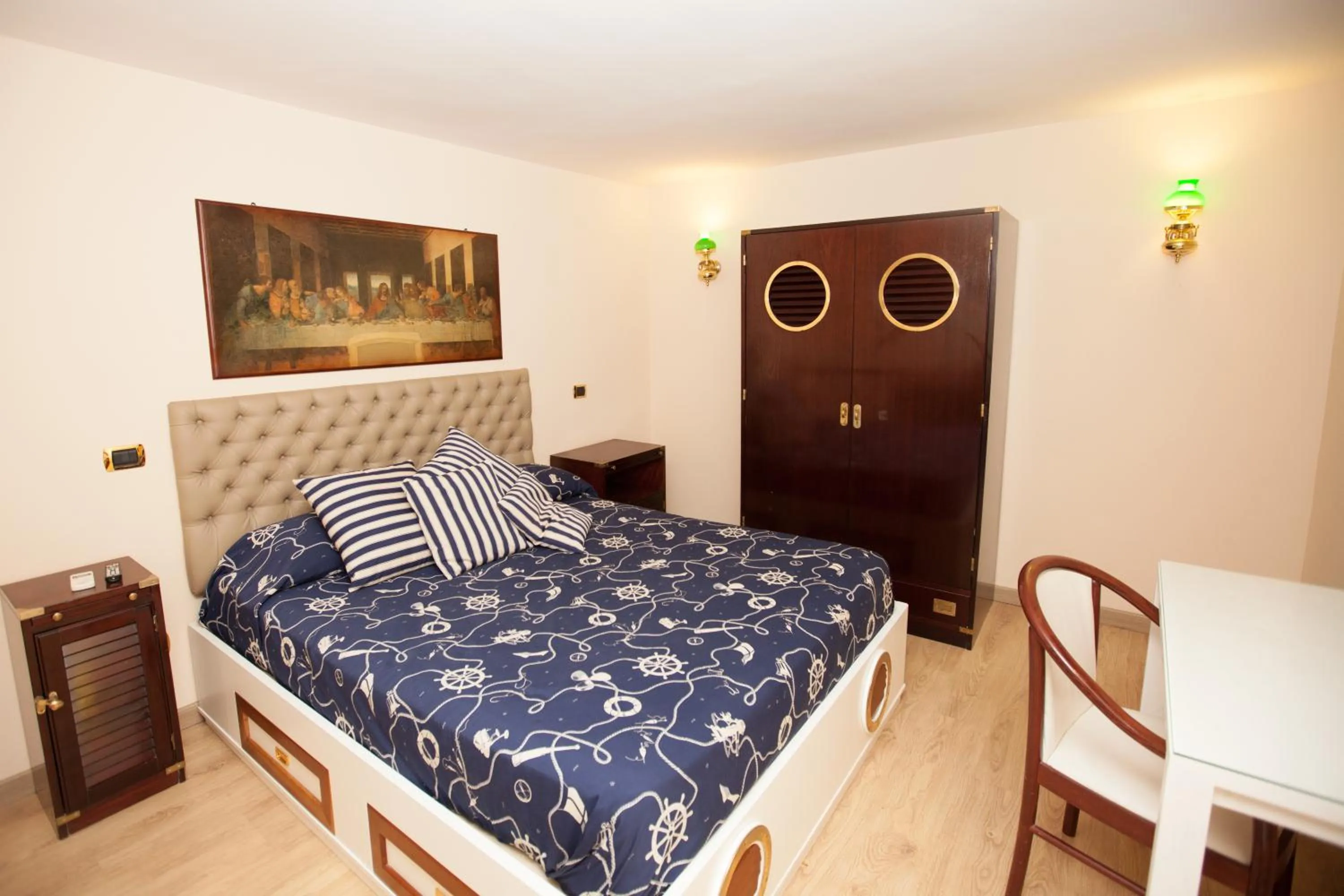 Bed in Hotel Ausonia