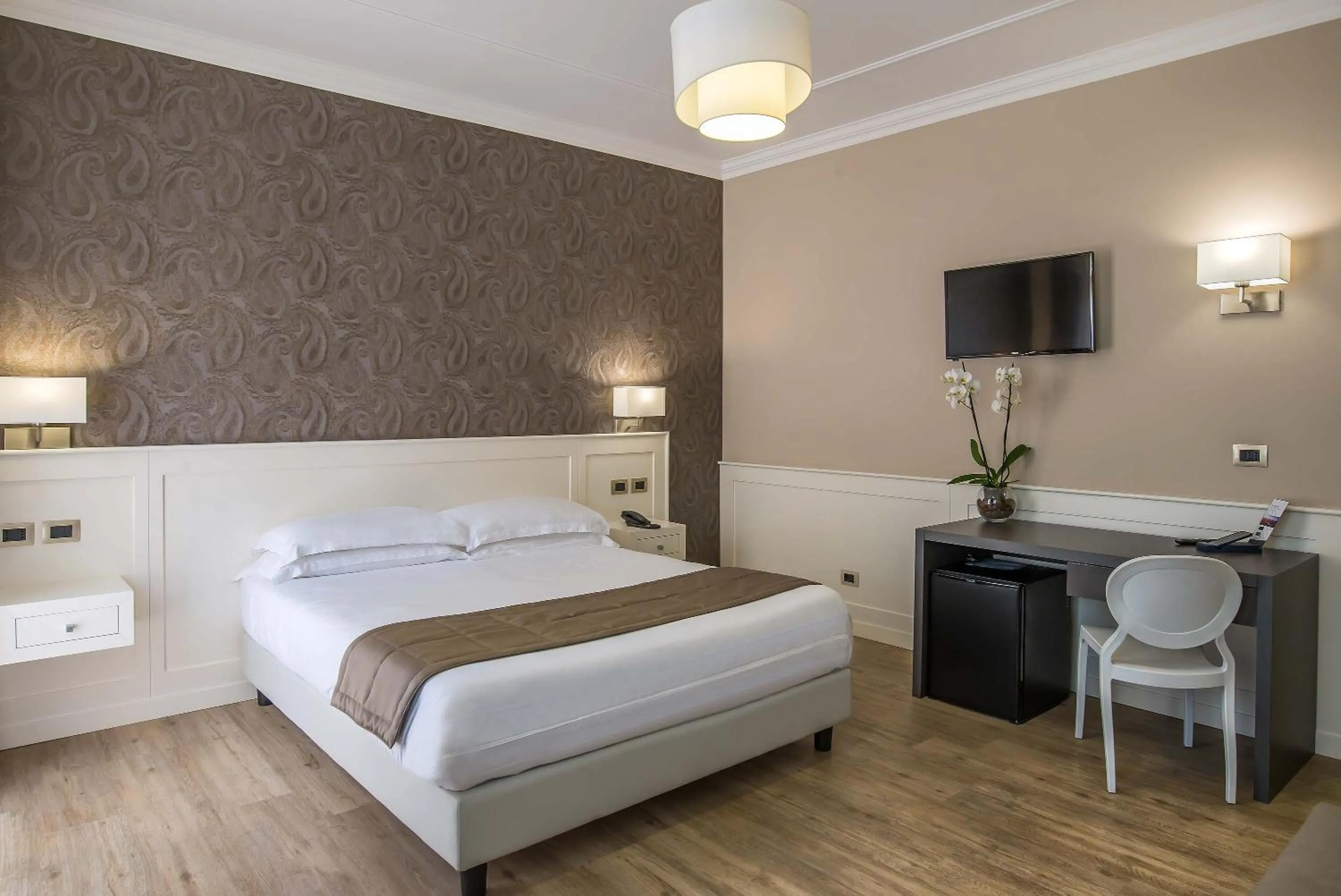 Photo of the whole room, Bed in Hotel Museum