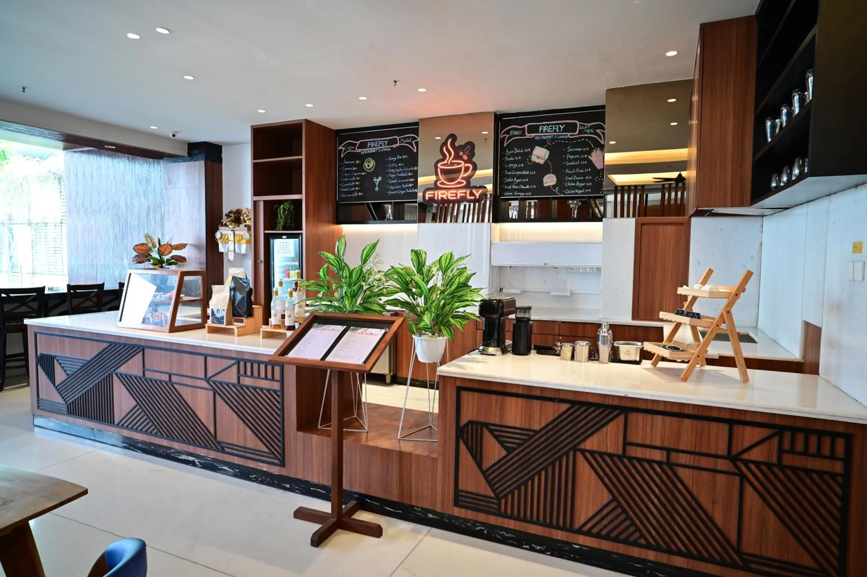 Lounge or bar in Boss Legian Hotel Powered by Archipelago