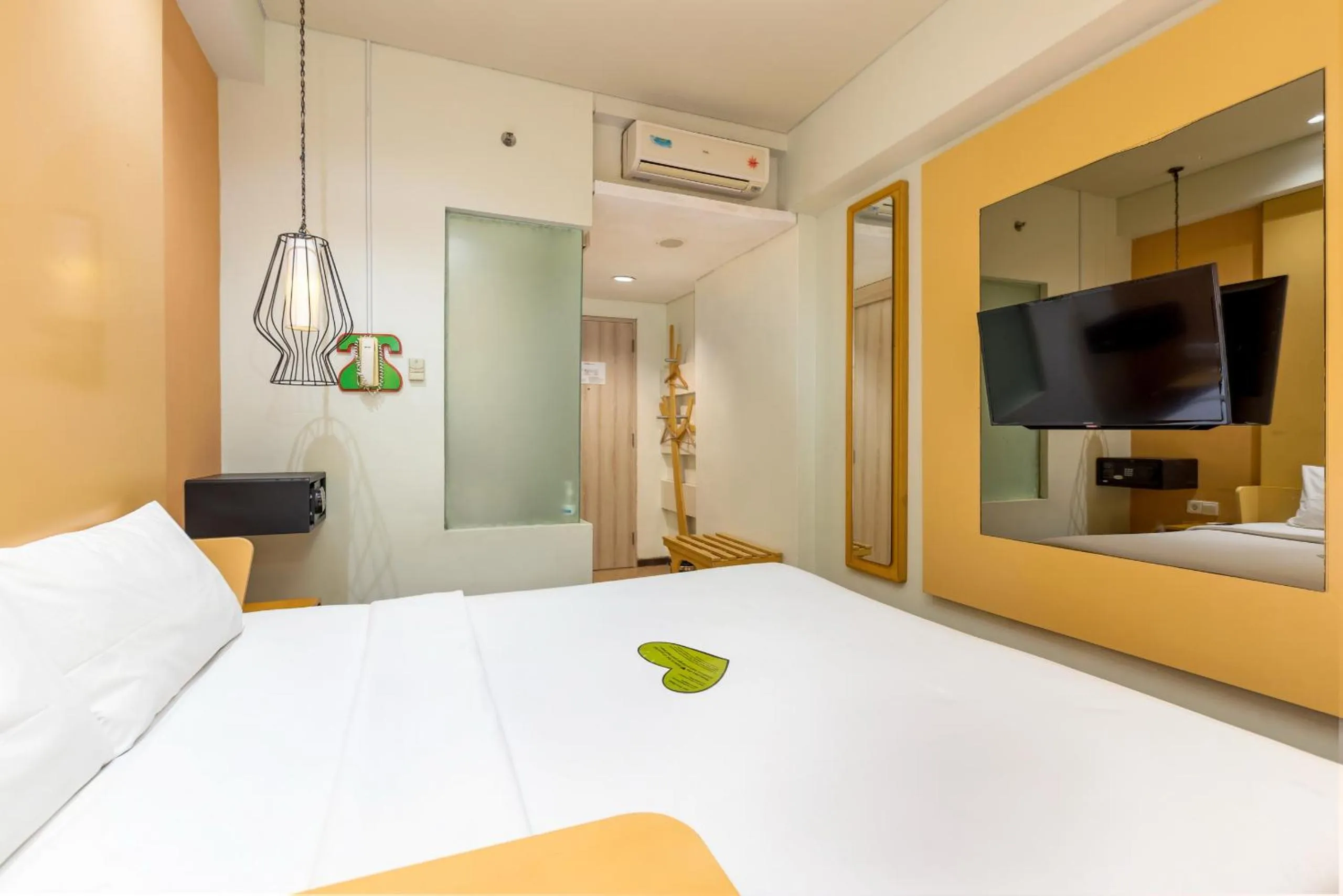 Bedroom, Bed in Boss Legian Hotel Powered by Archipelago