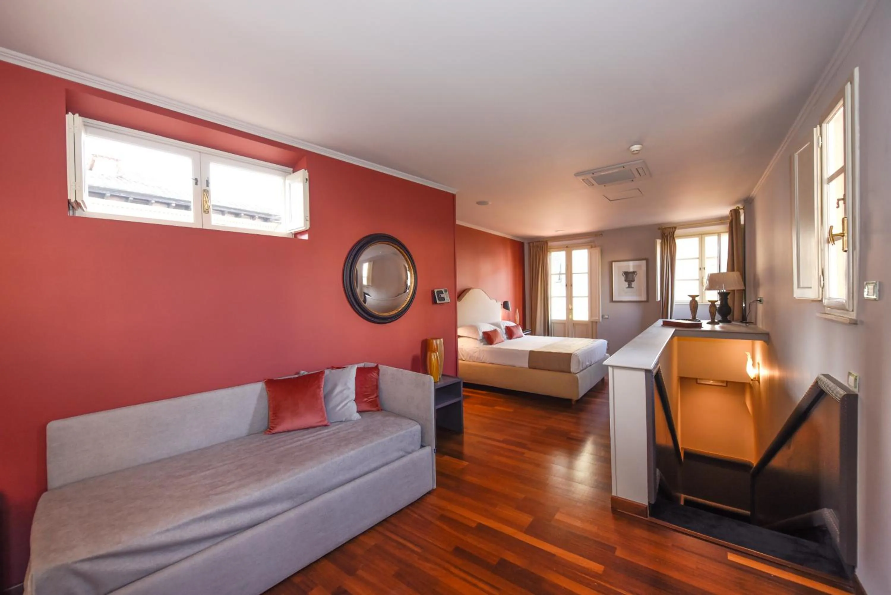 Photo of the whole room, Bed in The Tuscanian Hotel