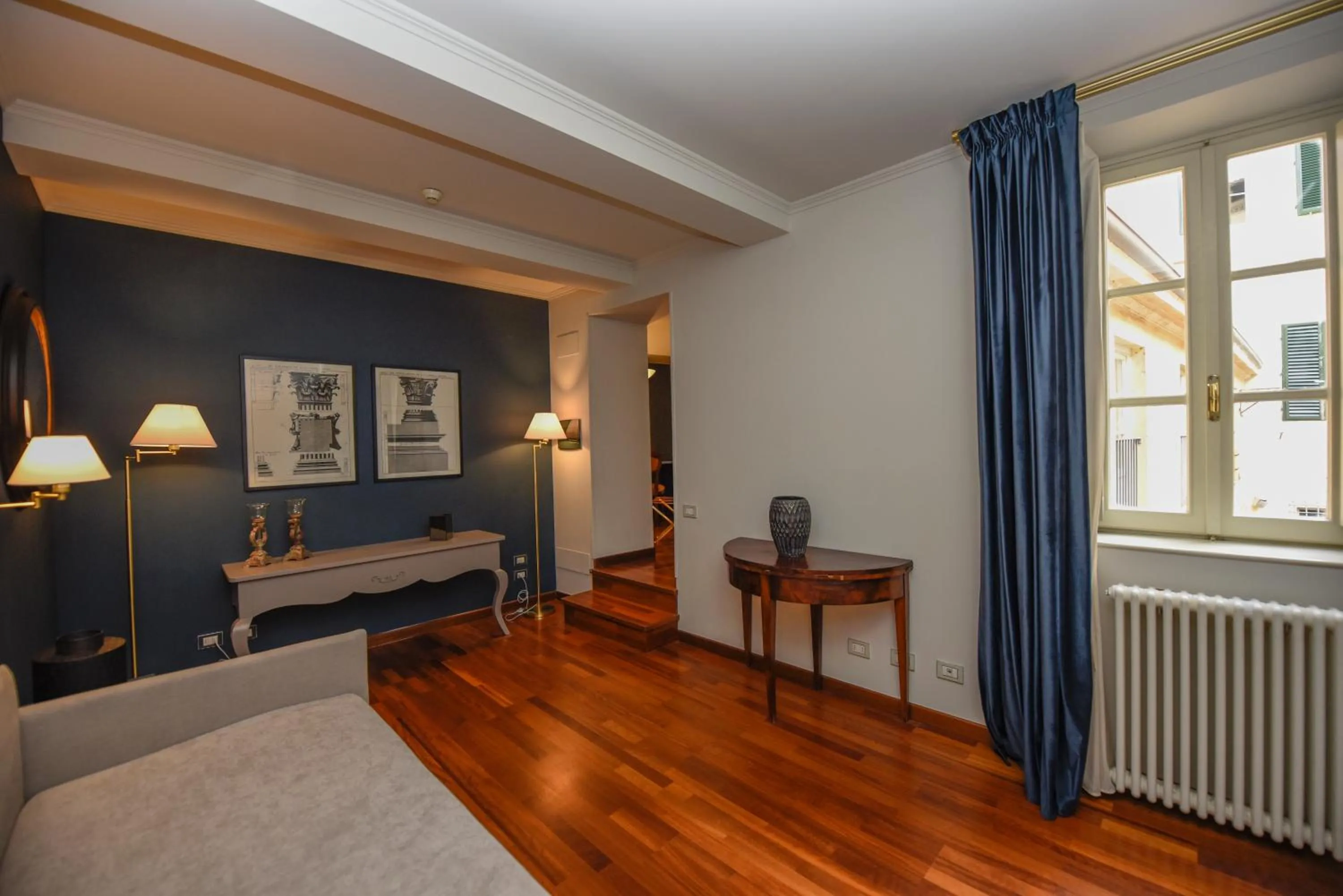 Living room, Bed in The Tuscanian Hotel