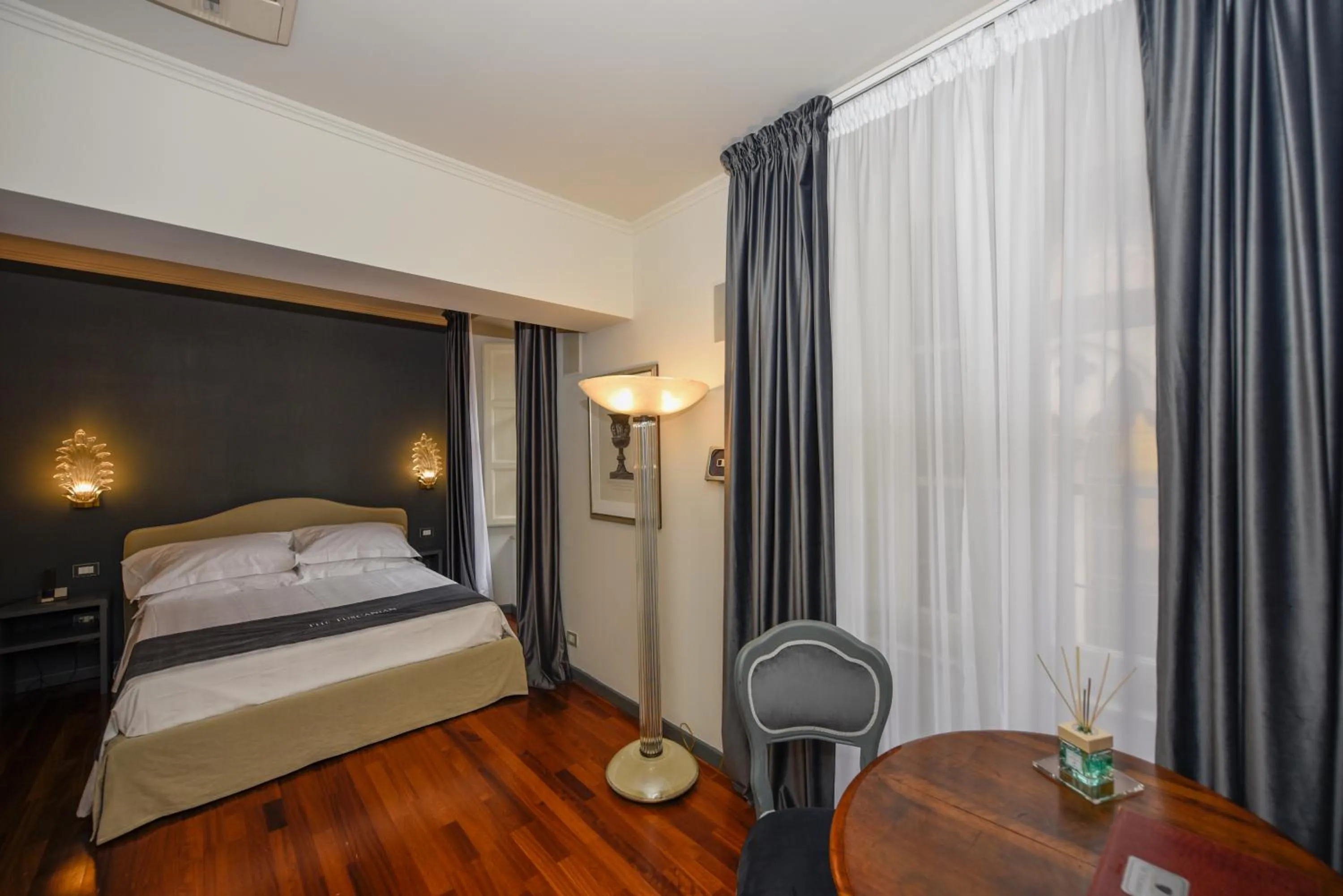 Bedroom, Bed in The Tuscanian Hotel