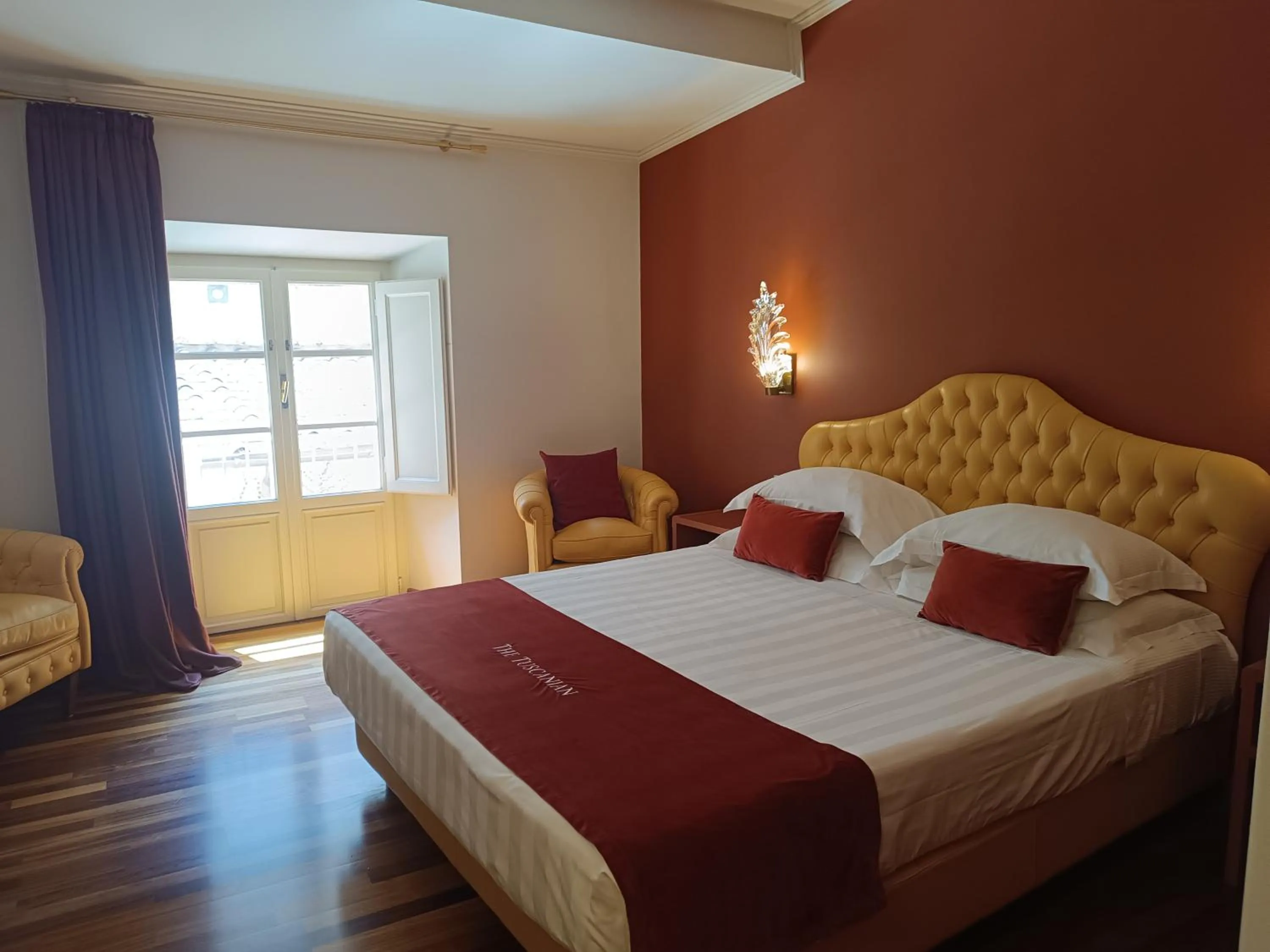 Photo of the whole room, Bed in The Tuscanian Hotel